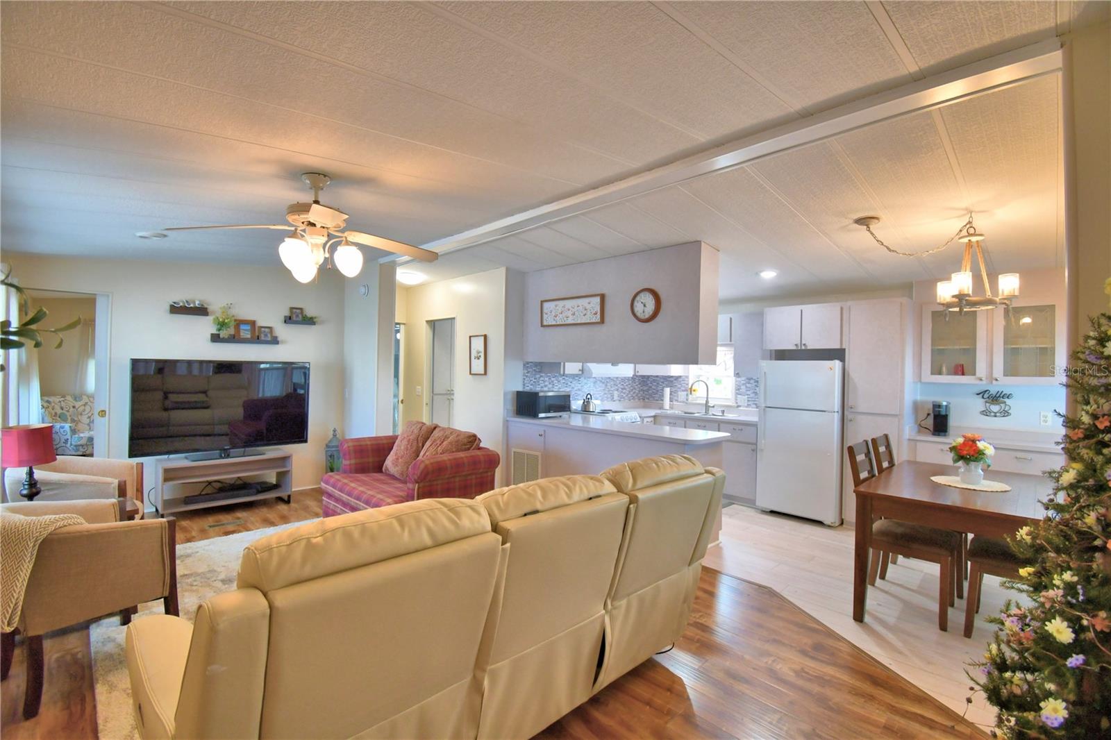 Image 14 of 59 For 9000 Us Highway 192  38