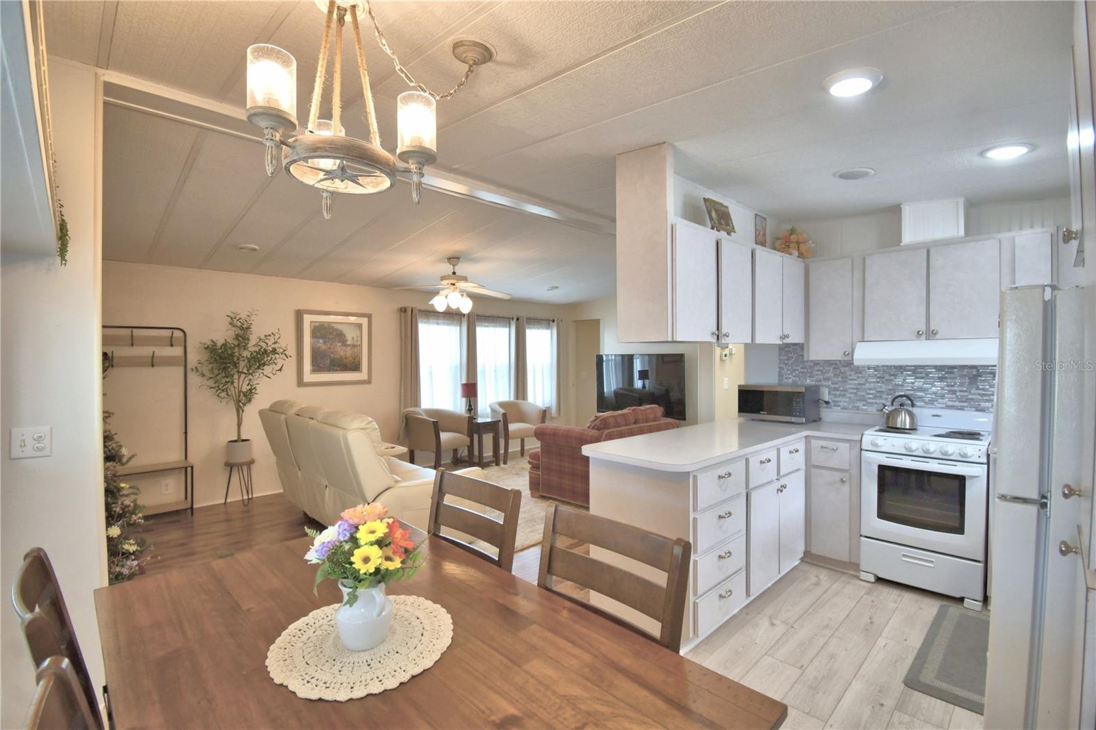 Image 22 of 59 For 9000 Us Highway 192  38