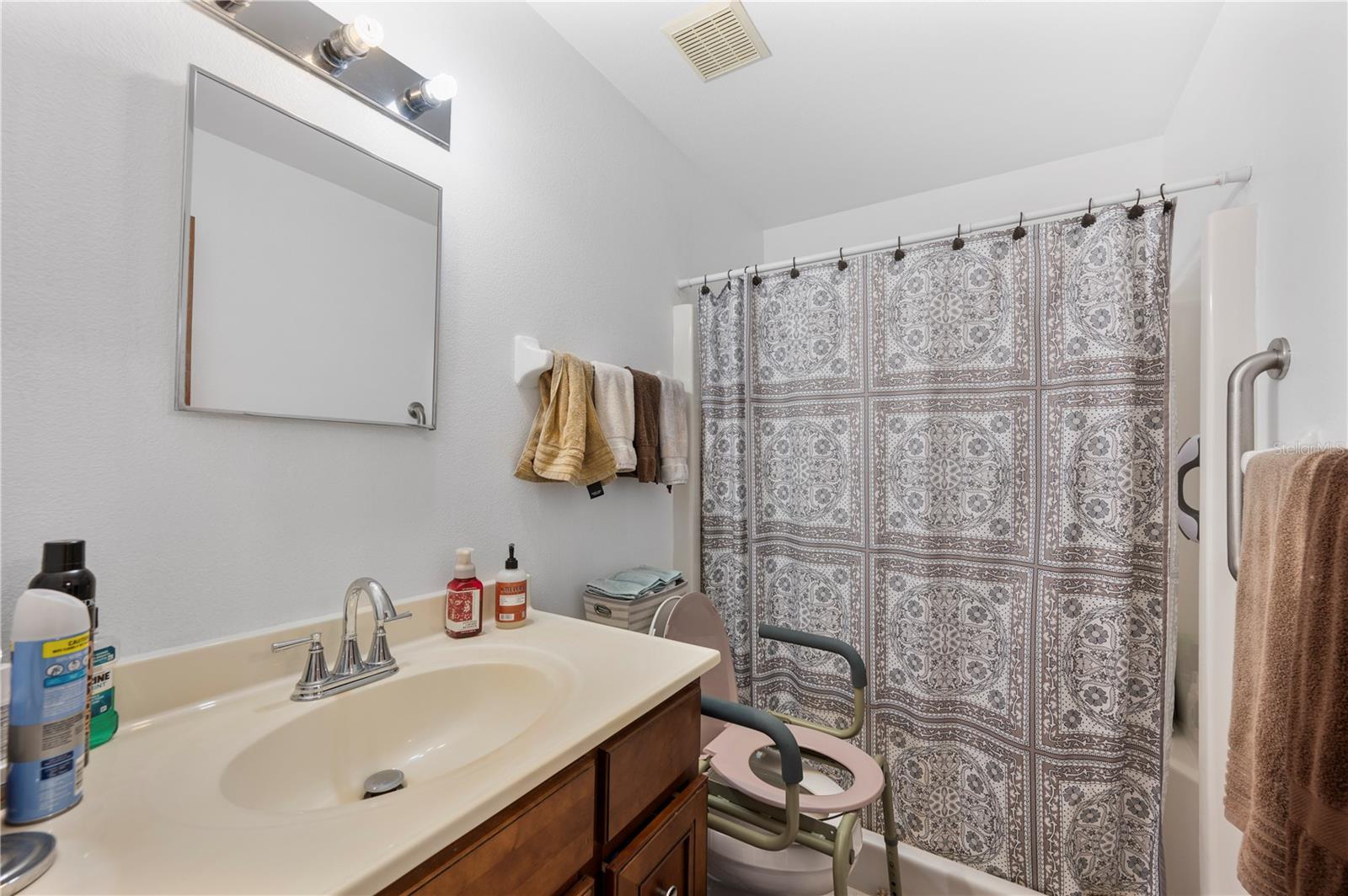 Image 11 of 24 For 1435 Thousand Roses Drive N