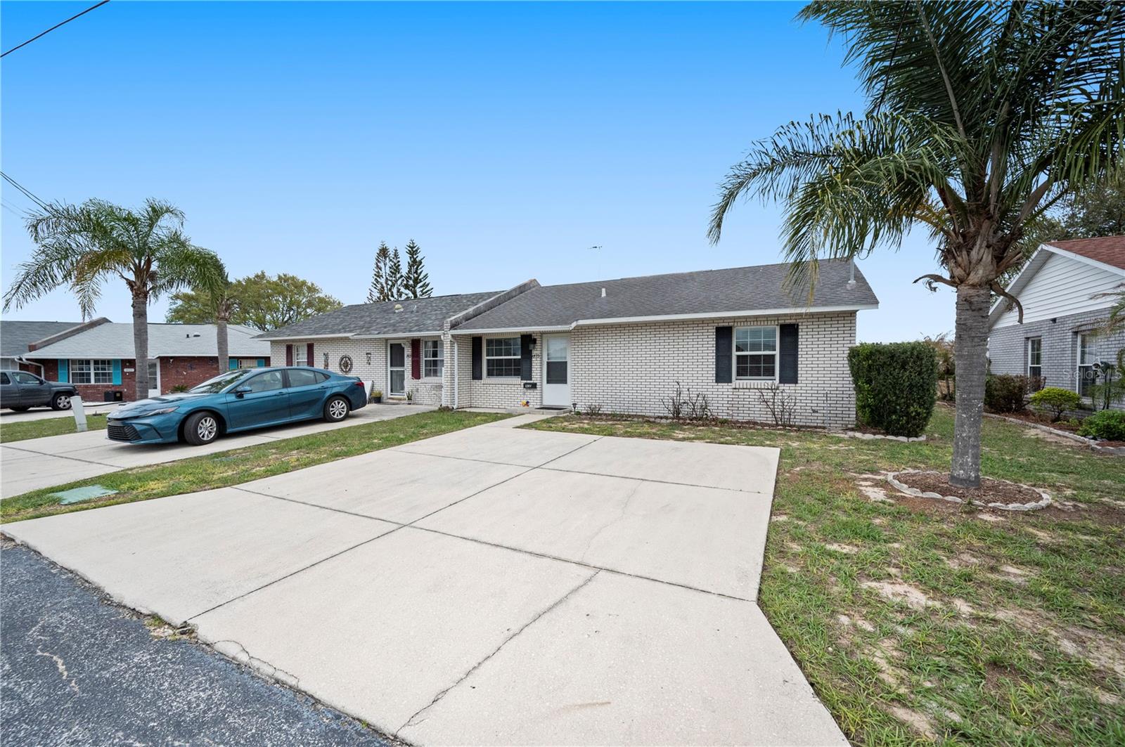 Image 2 of 24 For 1435 Thousand Roses Drive N