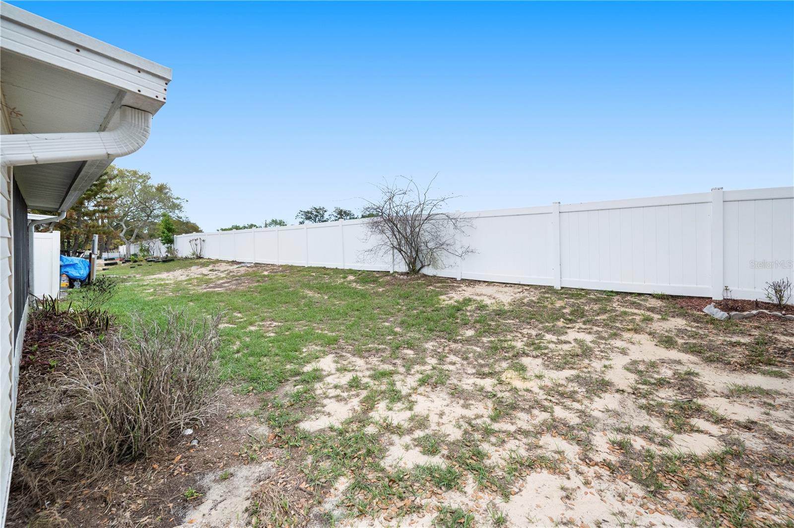 Image 4 of 24 For 1435 Thousand Roses Drive N