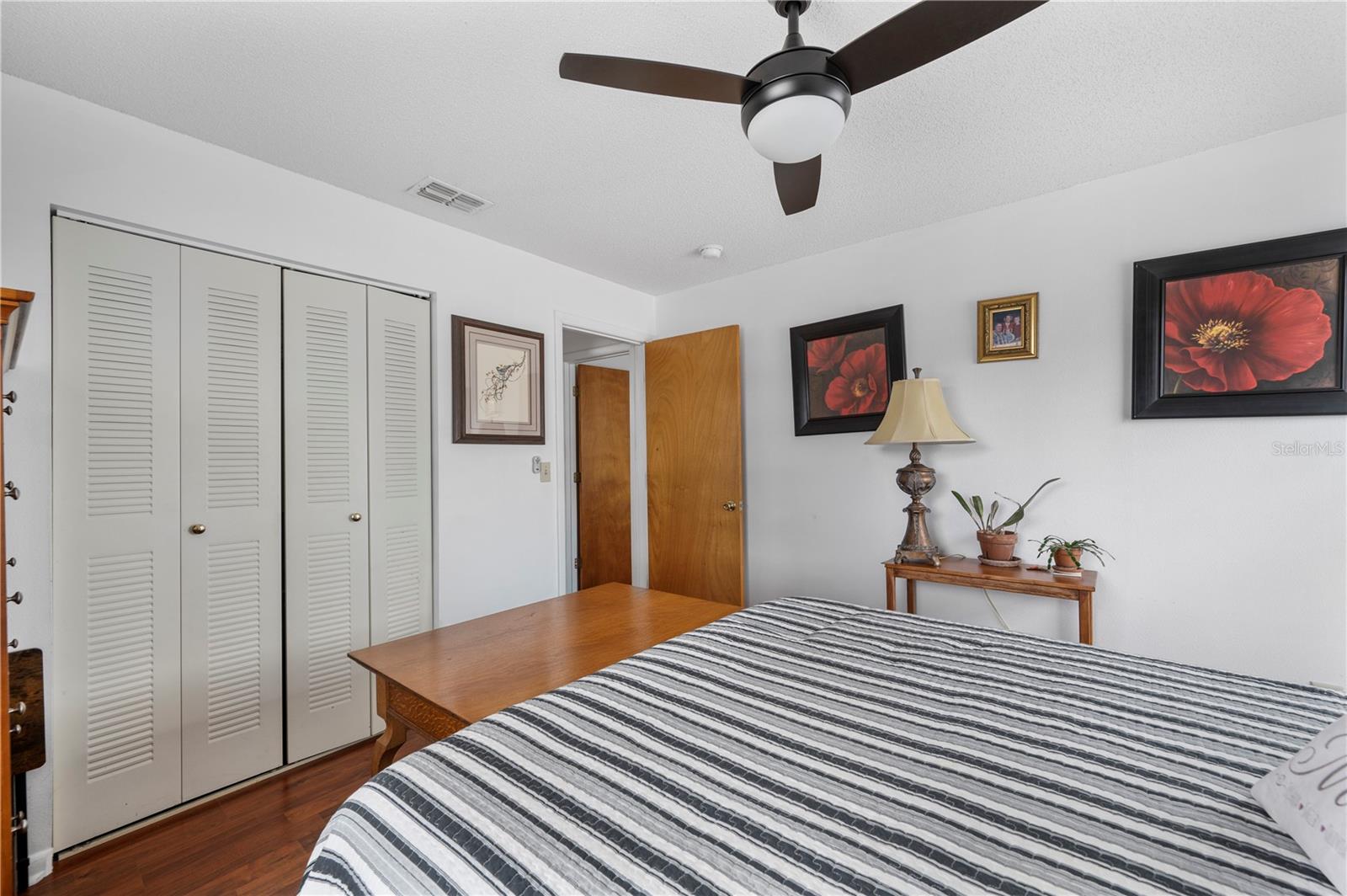 Image 8 of 24 For 1435 Thousand Roses Drive N