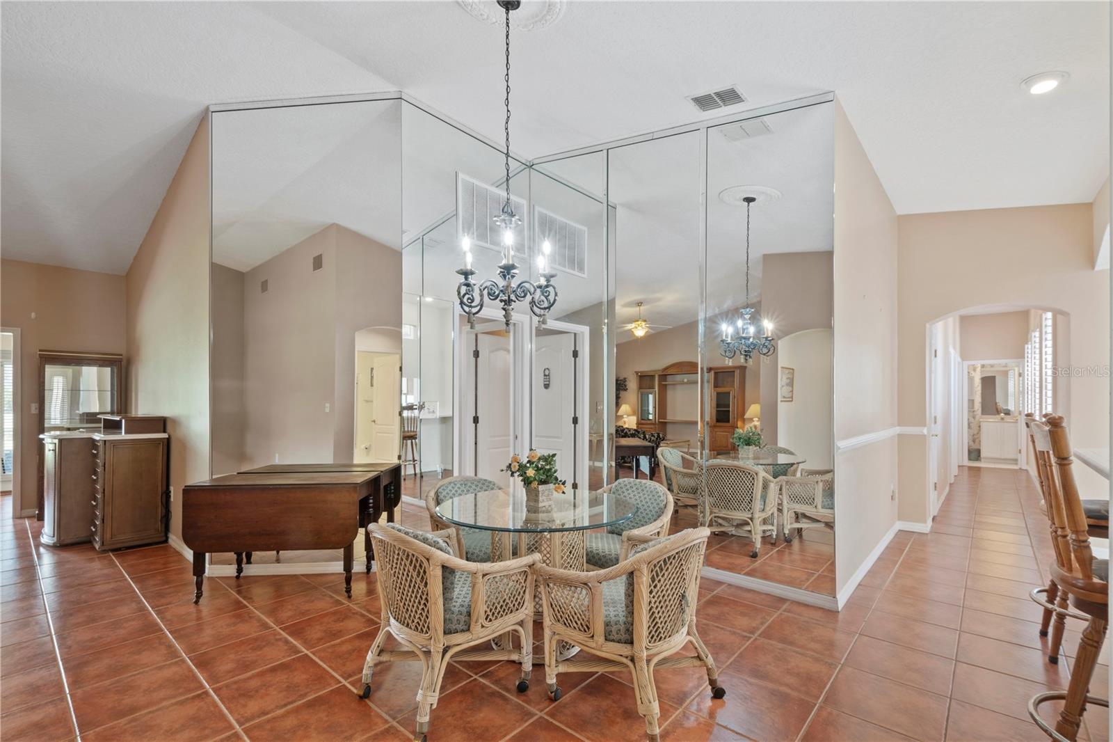 Image 21 of 72 For 2725 Clubhouse Drive