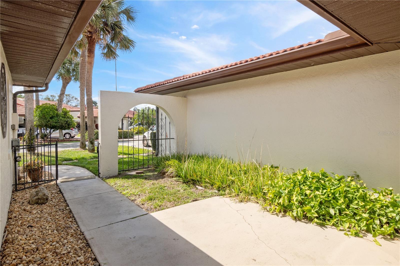 Image 5 of 72 For 2725 Clubhouse Drive