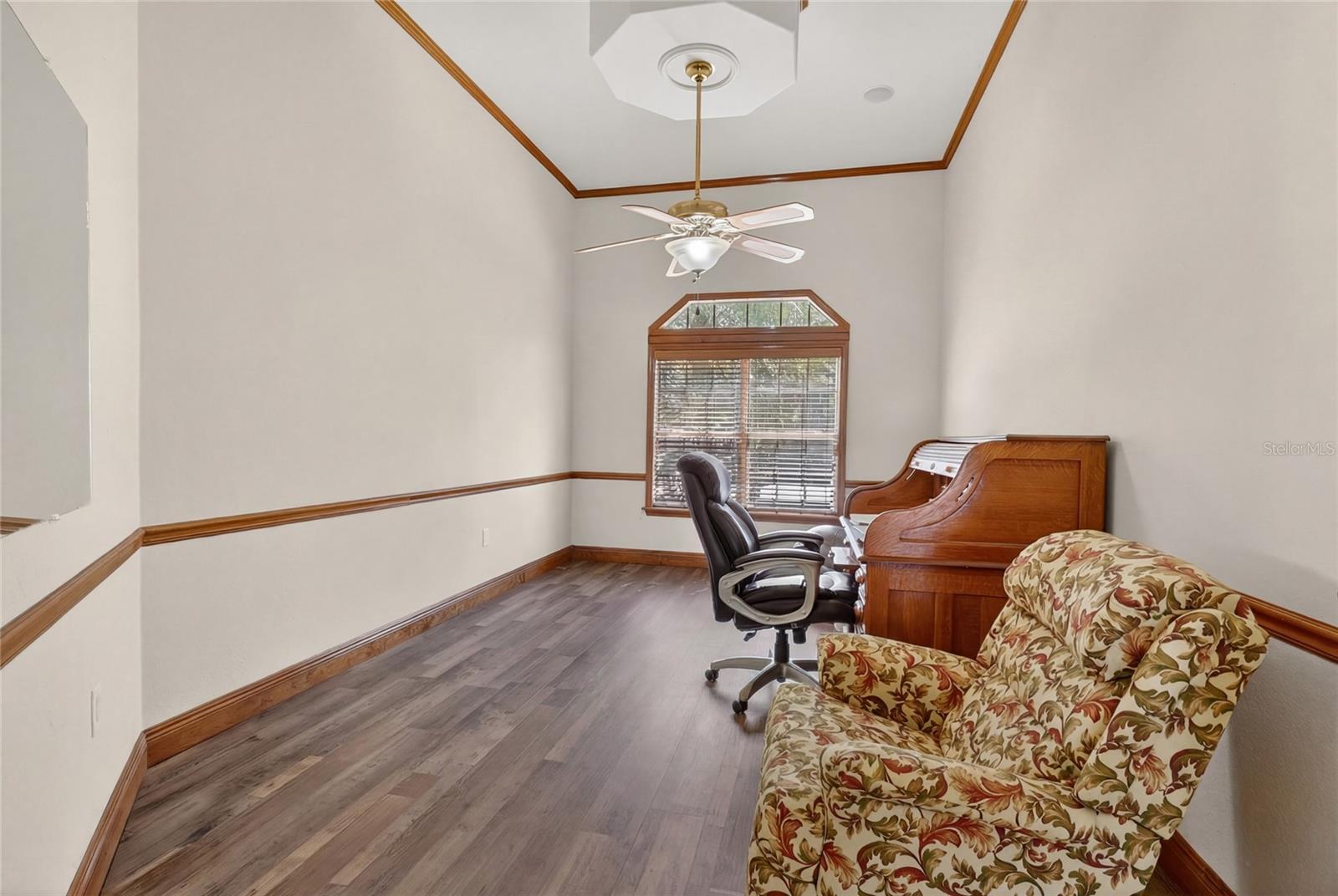 Image 15 of 72 For 1028 Lake Mariam Drive