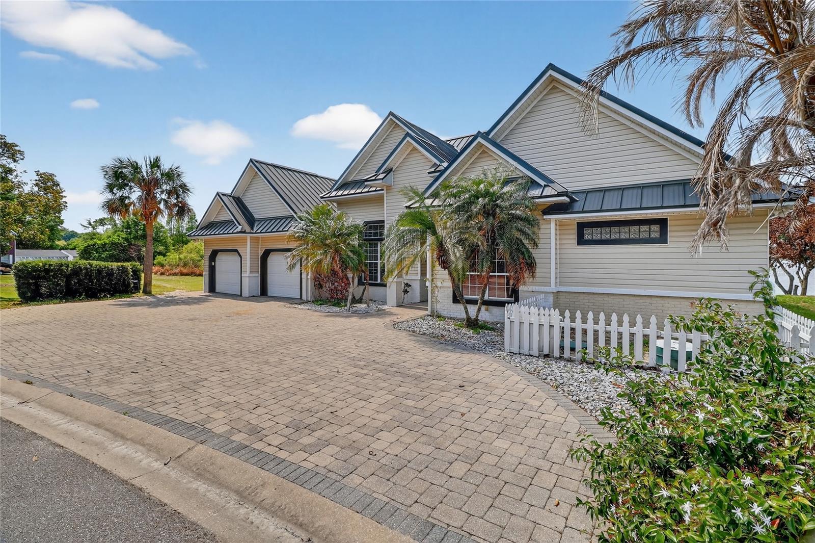 Image 3 of 72 For 1028 Lake Mariam Drive