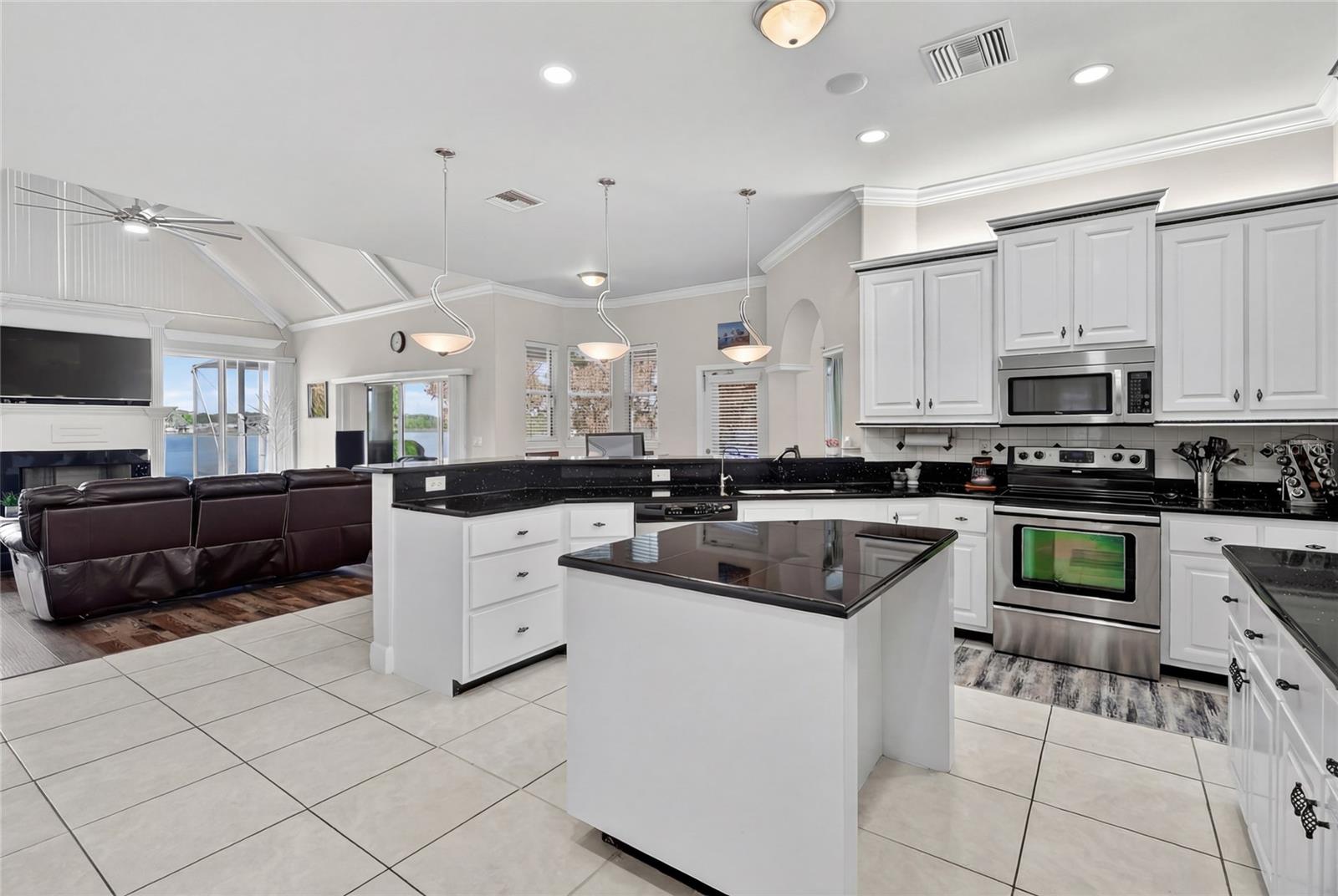 Image 39 of 72 For 1028 Lake Mariam Drive