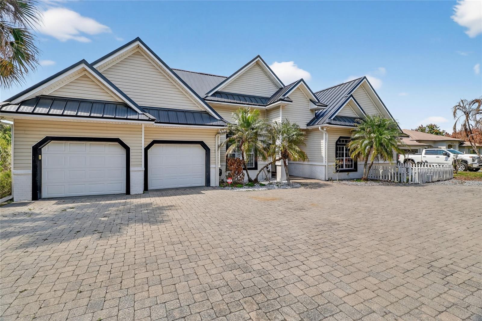 Image 4 of 72 For 1028 Lake Mariam Drive