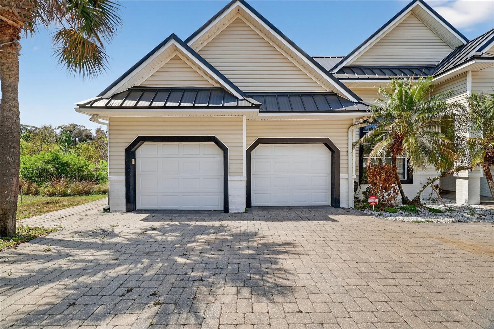 Image 5 of 72 For 1028 Lake Mariam Drive