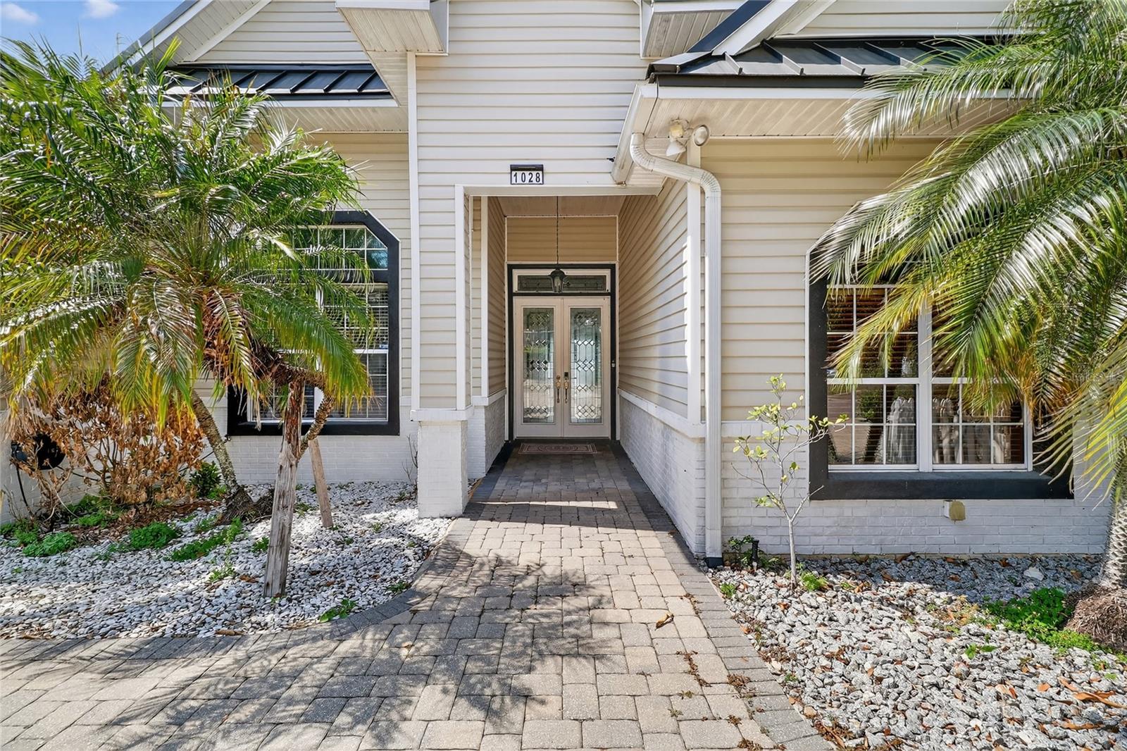 Image 6 of 72 For 1028 Lake Mariam Drive