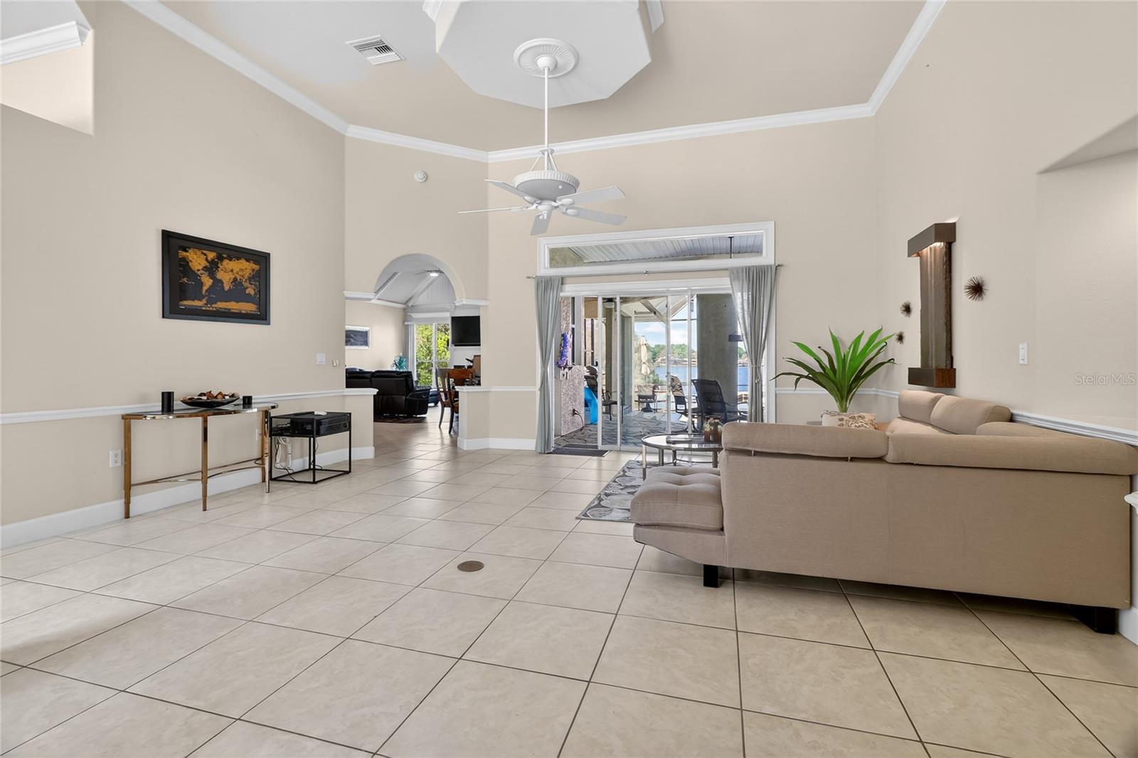 Image 9 of 72 For 1028 Lake Mariam Drive