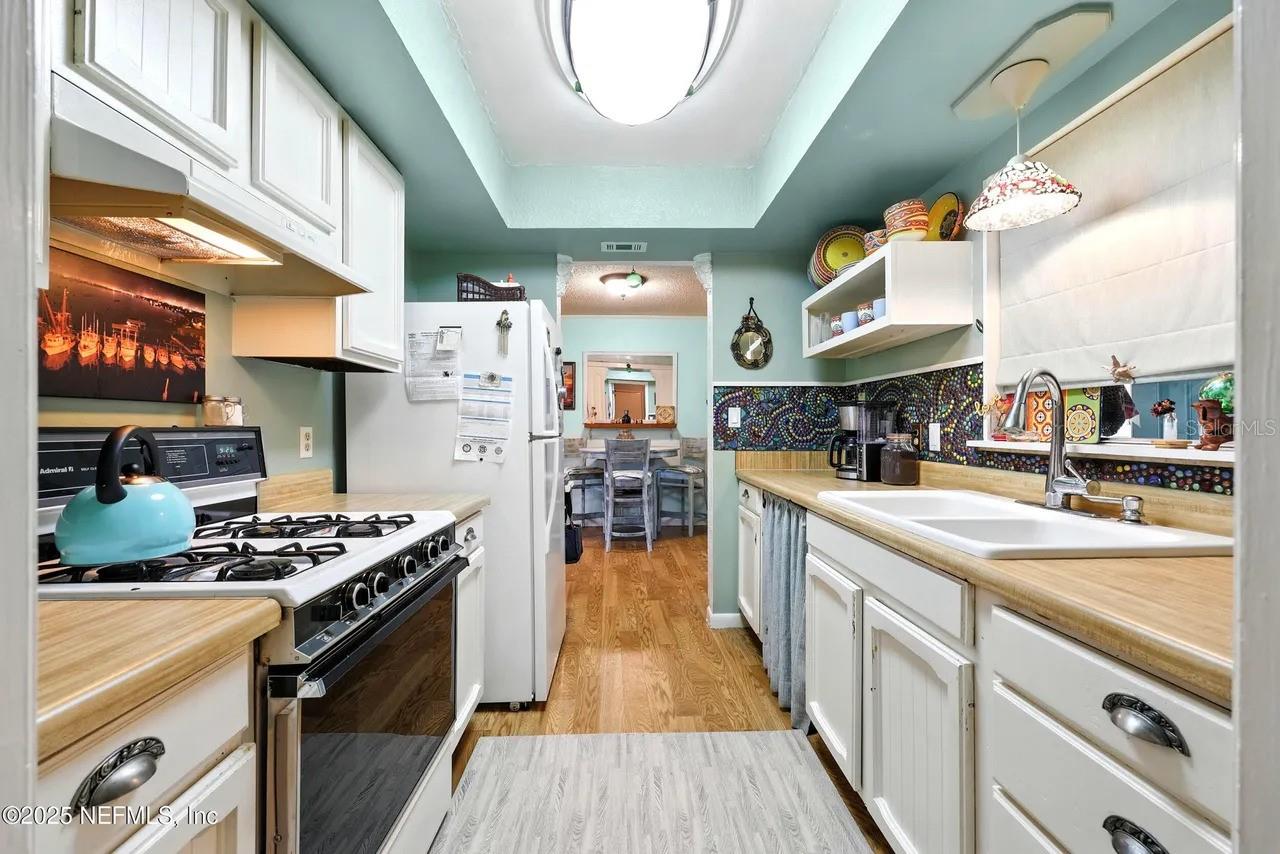 Image 7 of 30 For 708 Chapel Street