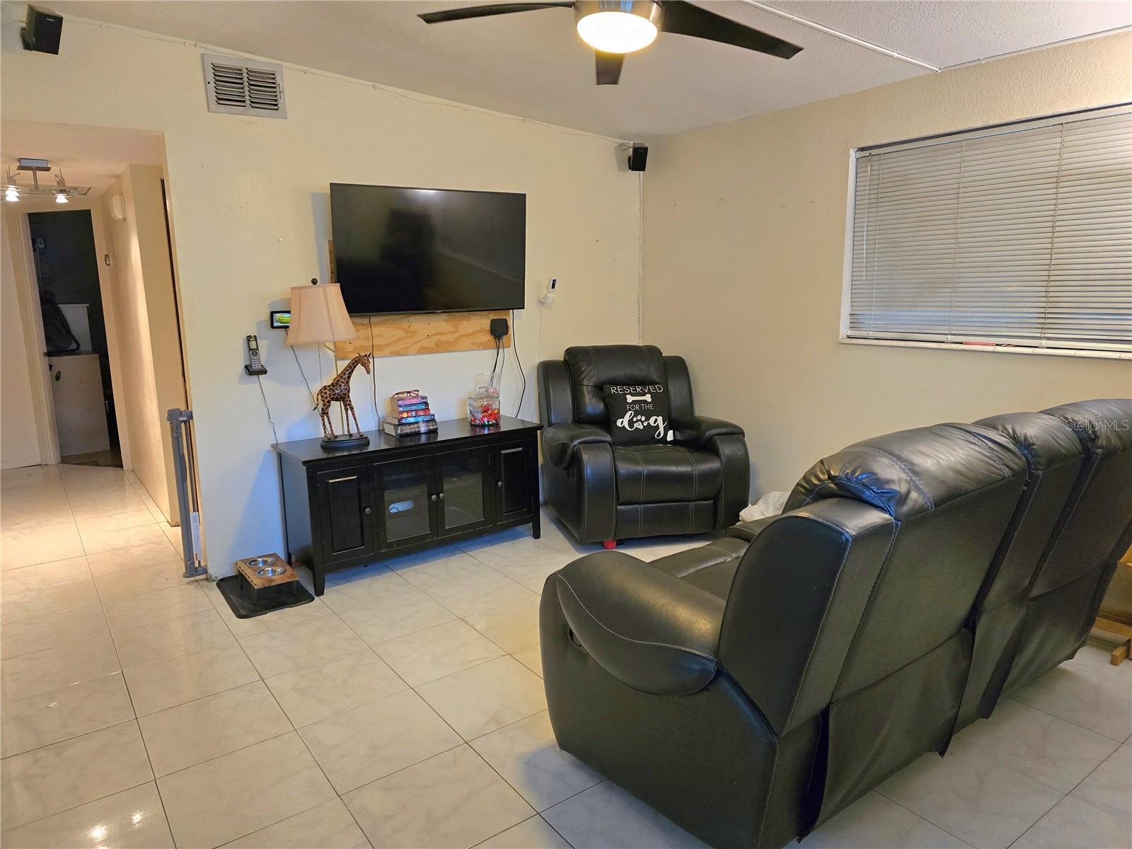 Image 19 of 43 For 216 Poinsettia Drive