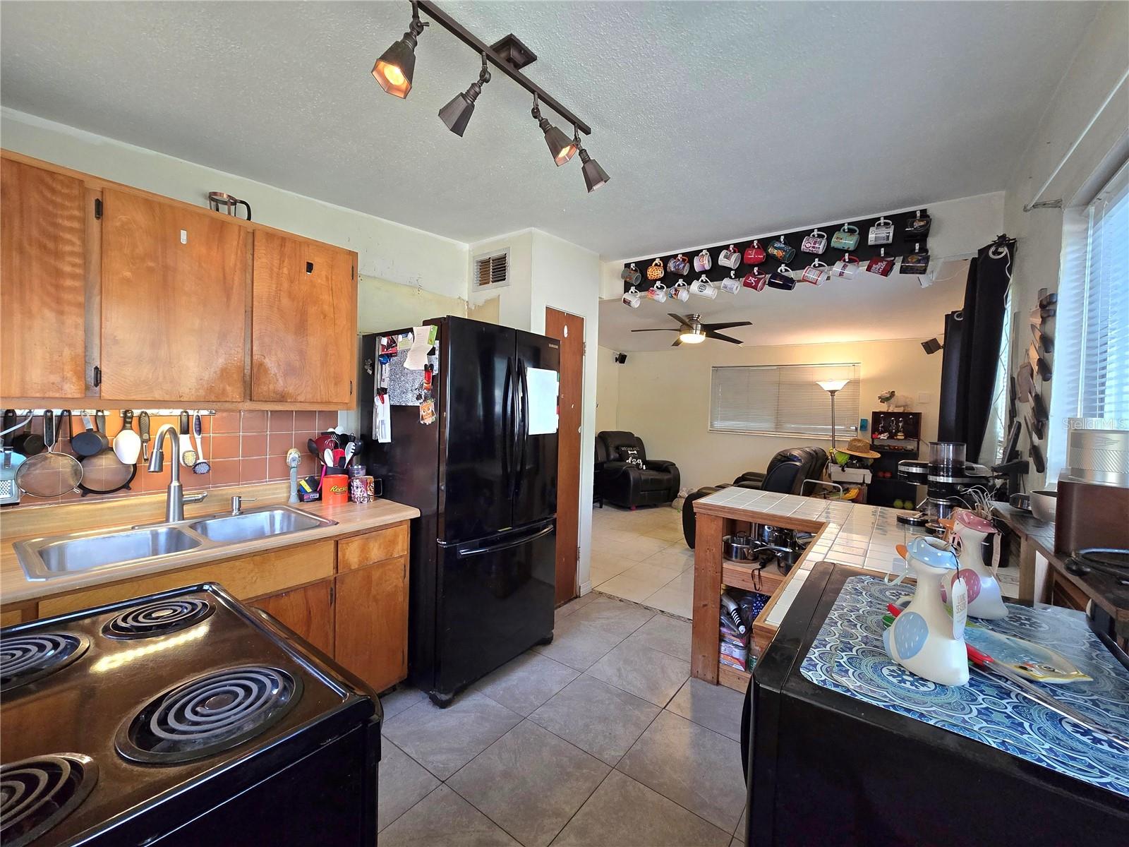 Image 30 of 43 For 216 Poinsettia Drive