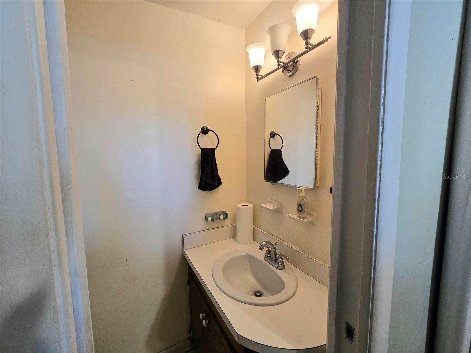 Image 35 of 43 For 216 Poinsettia Drive