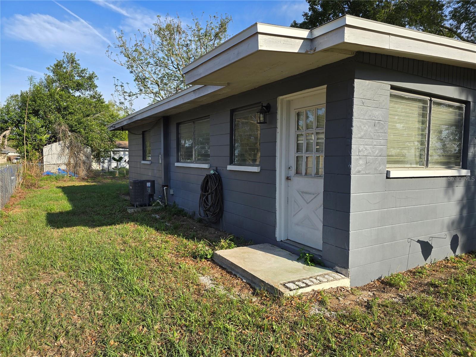 Image 8 of 43 For 216 Poinsettia Drive