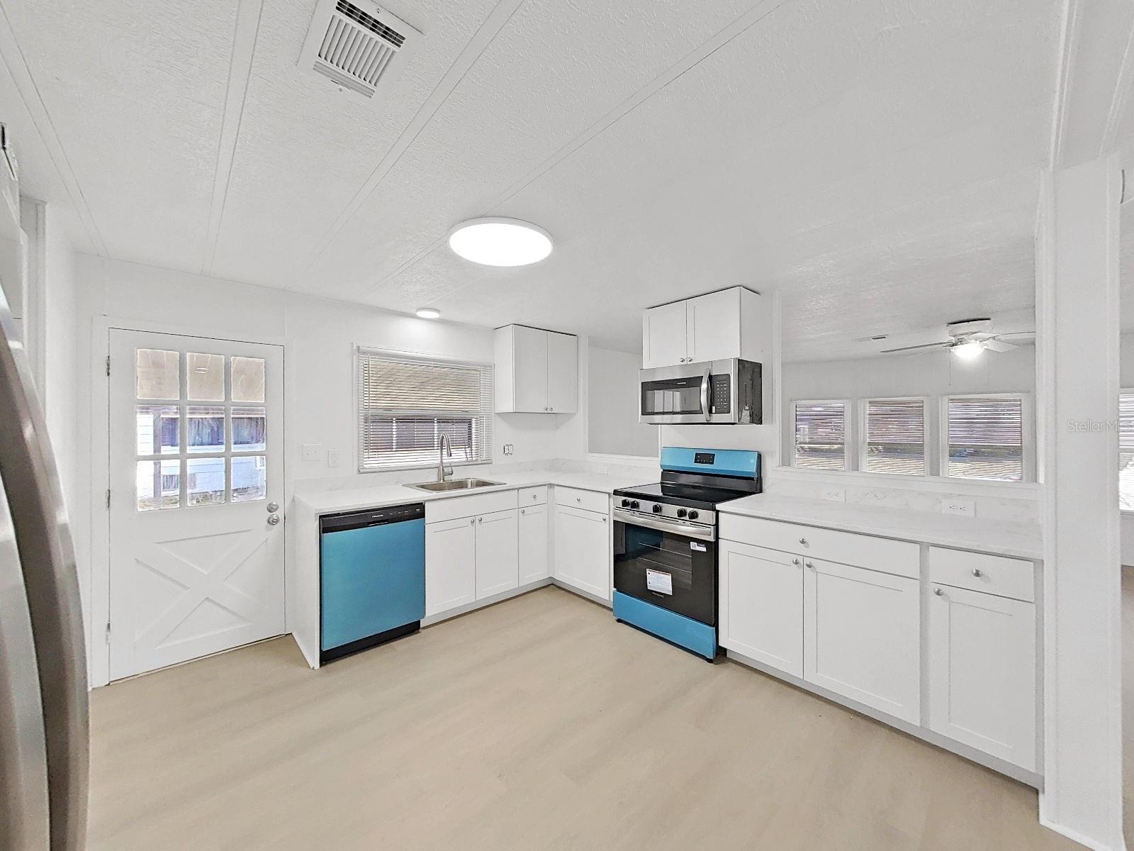 Image 10 of 39 For 4925 Foxwood Lake Dr