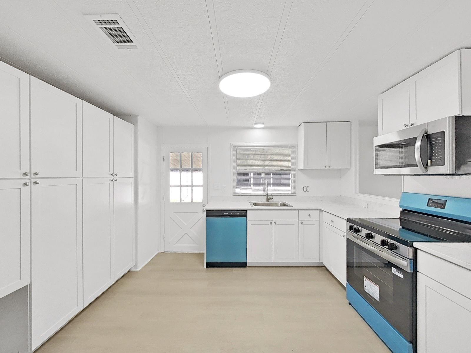 Image 11 of 39 For 4925 Foxwood Lake Dr