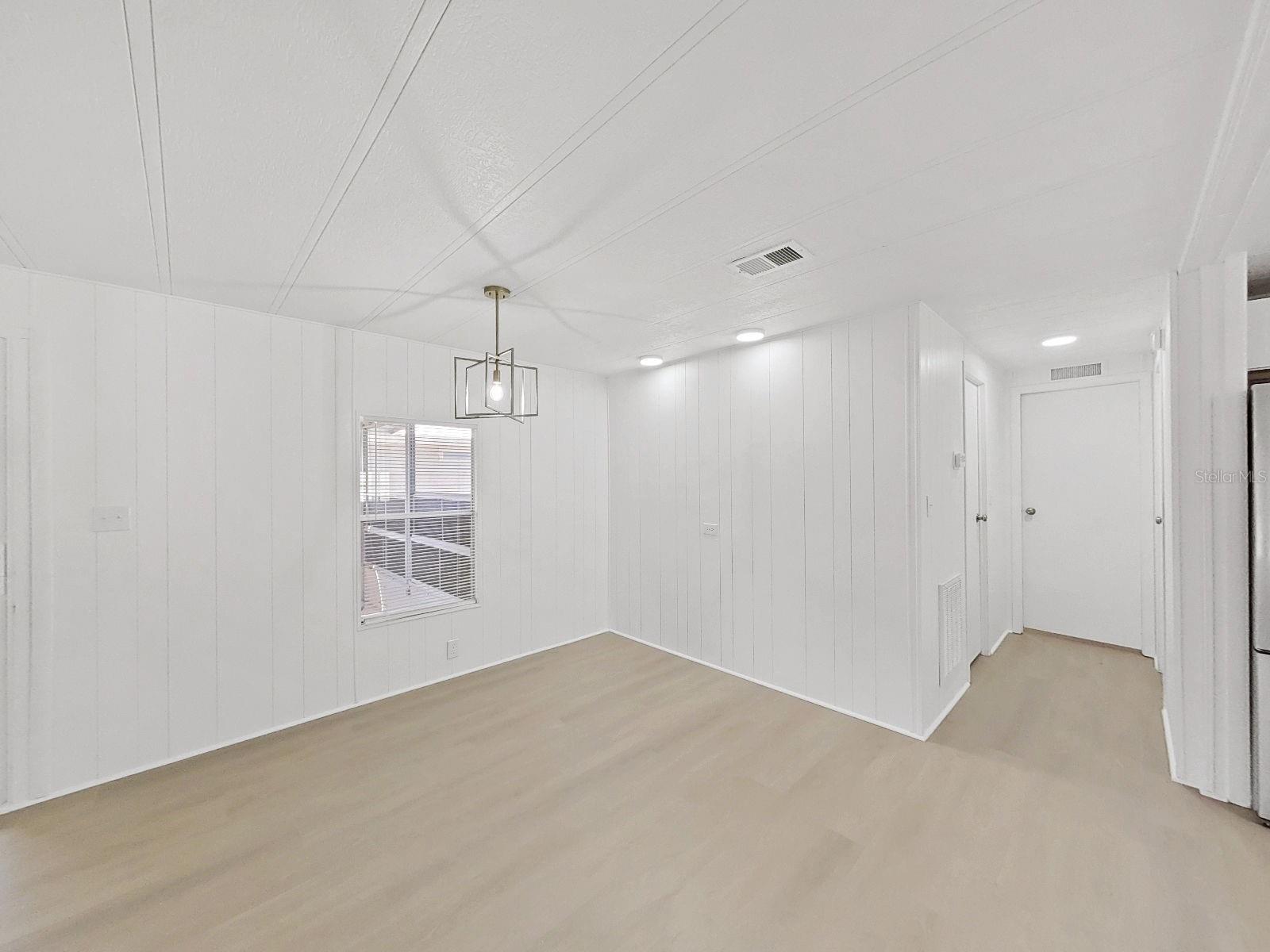 Image 16 of 39 For 4925 Foxwood Lake Dr