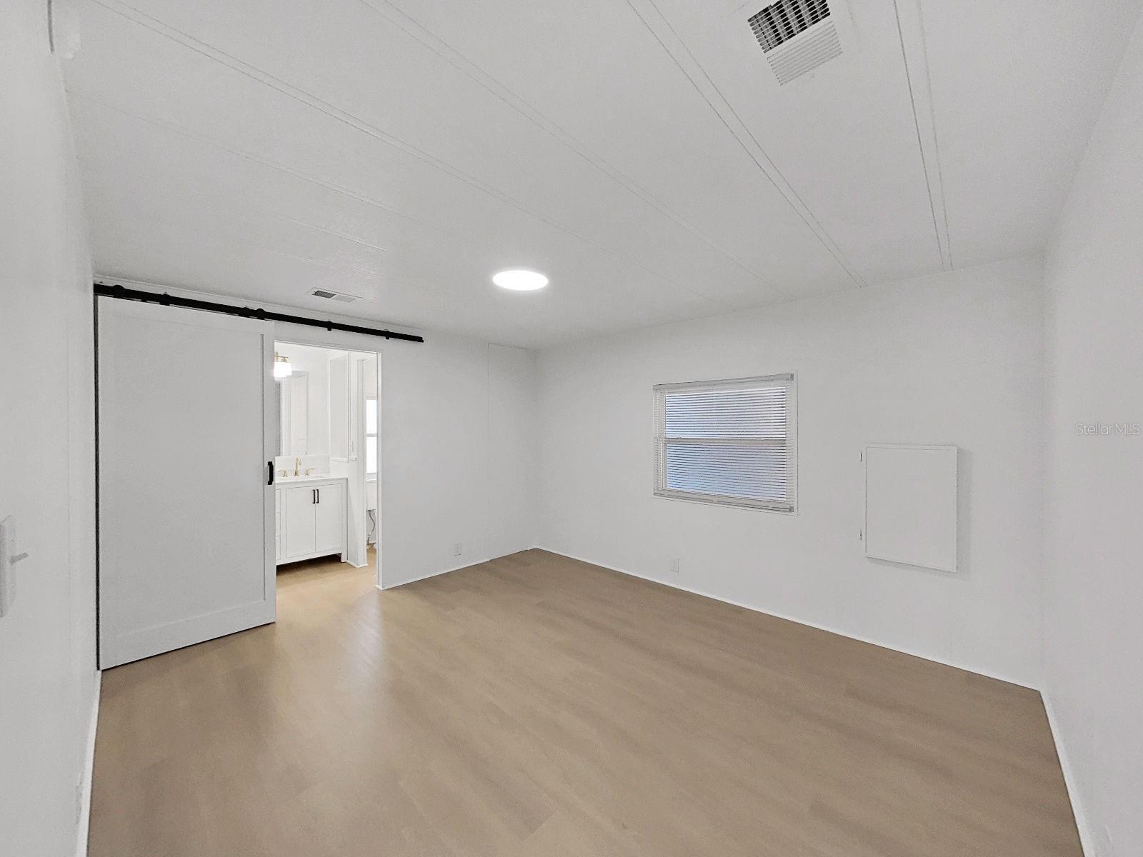 Image 18 of 39 For 4925 Foxwood Lake Dr