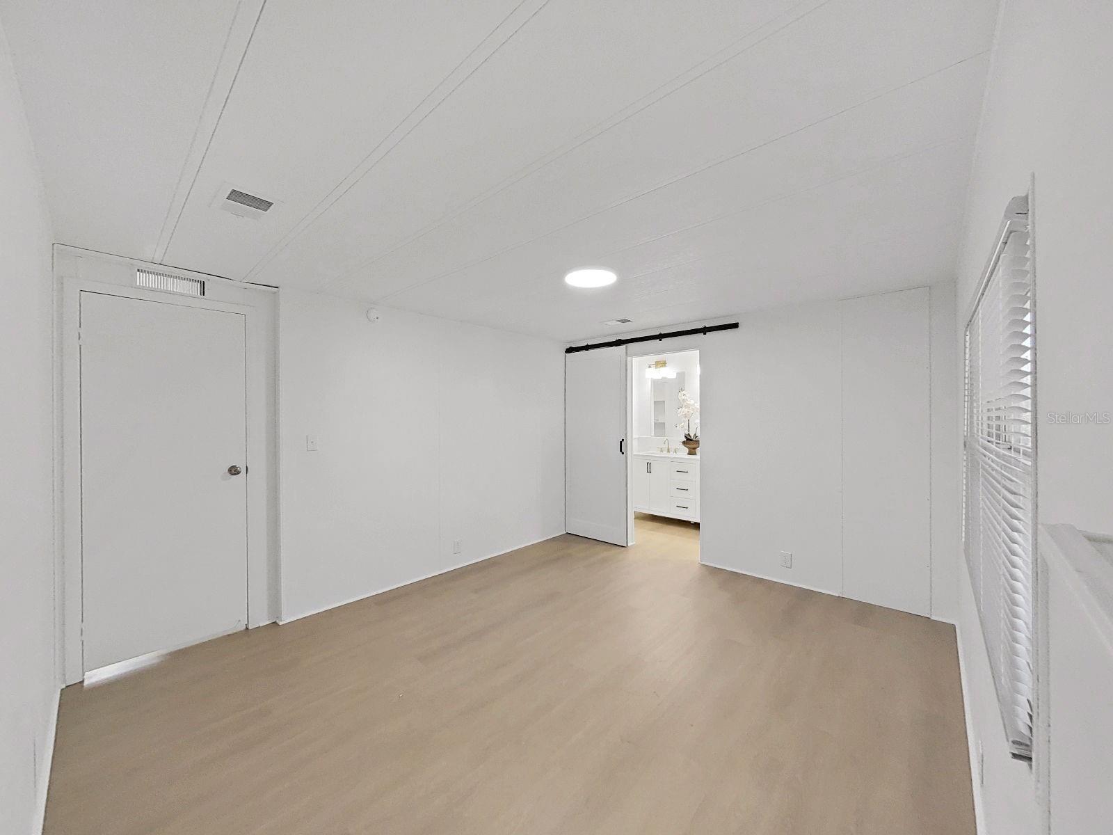 Image 19 of 39 For 4925 Foxwood Lake Dr