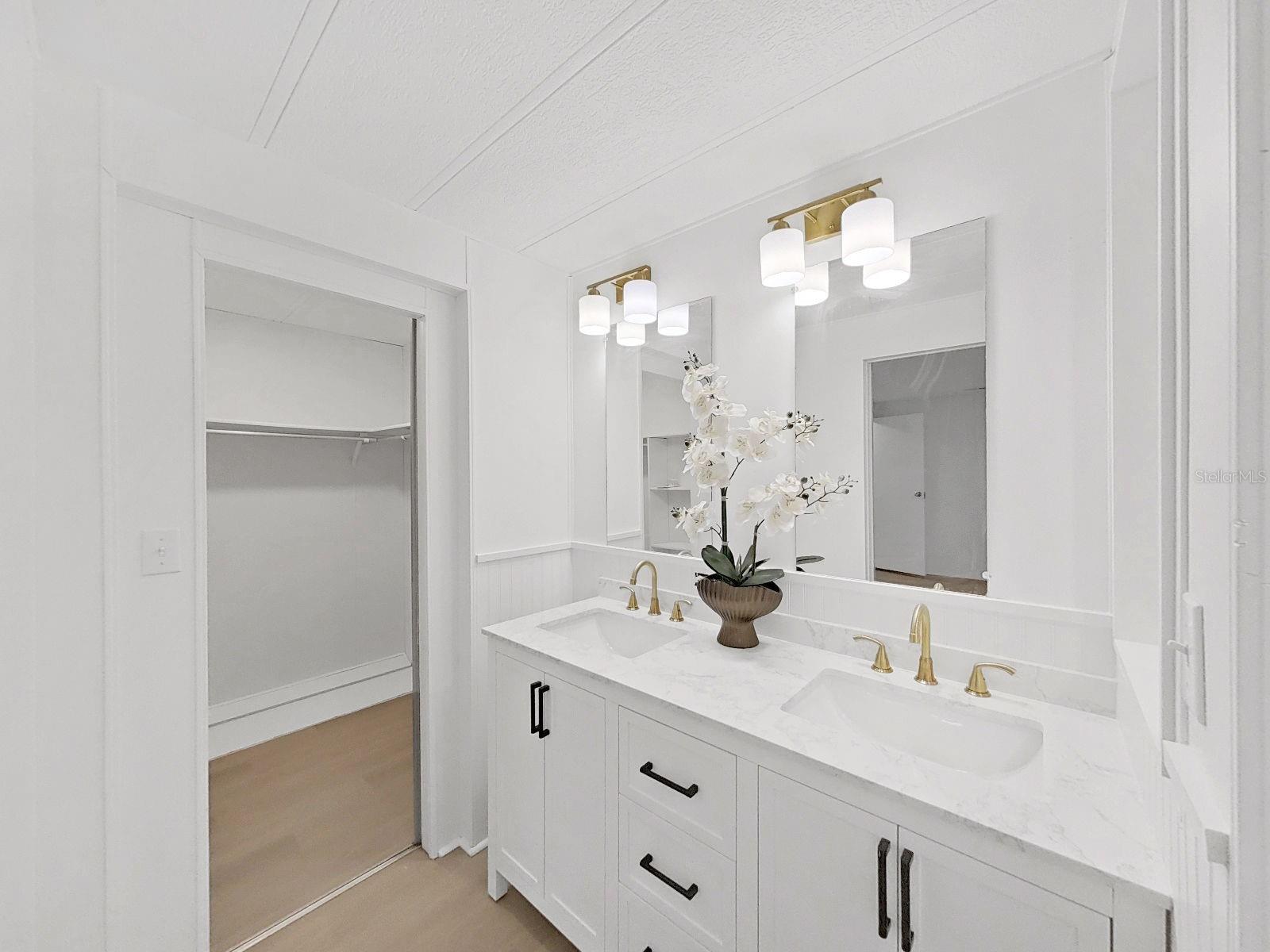 Image 21 of 39 For 4925 Foxwood Lake Dr