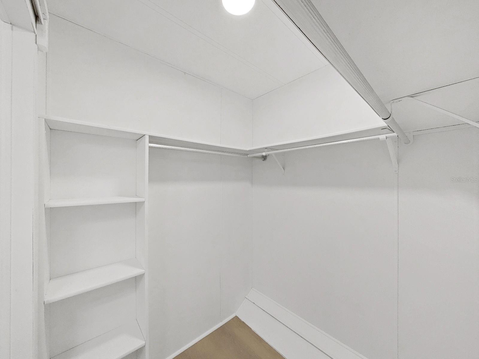 Image 23 of 39 For 4925 Foxwood Lake Dr