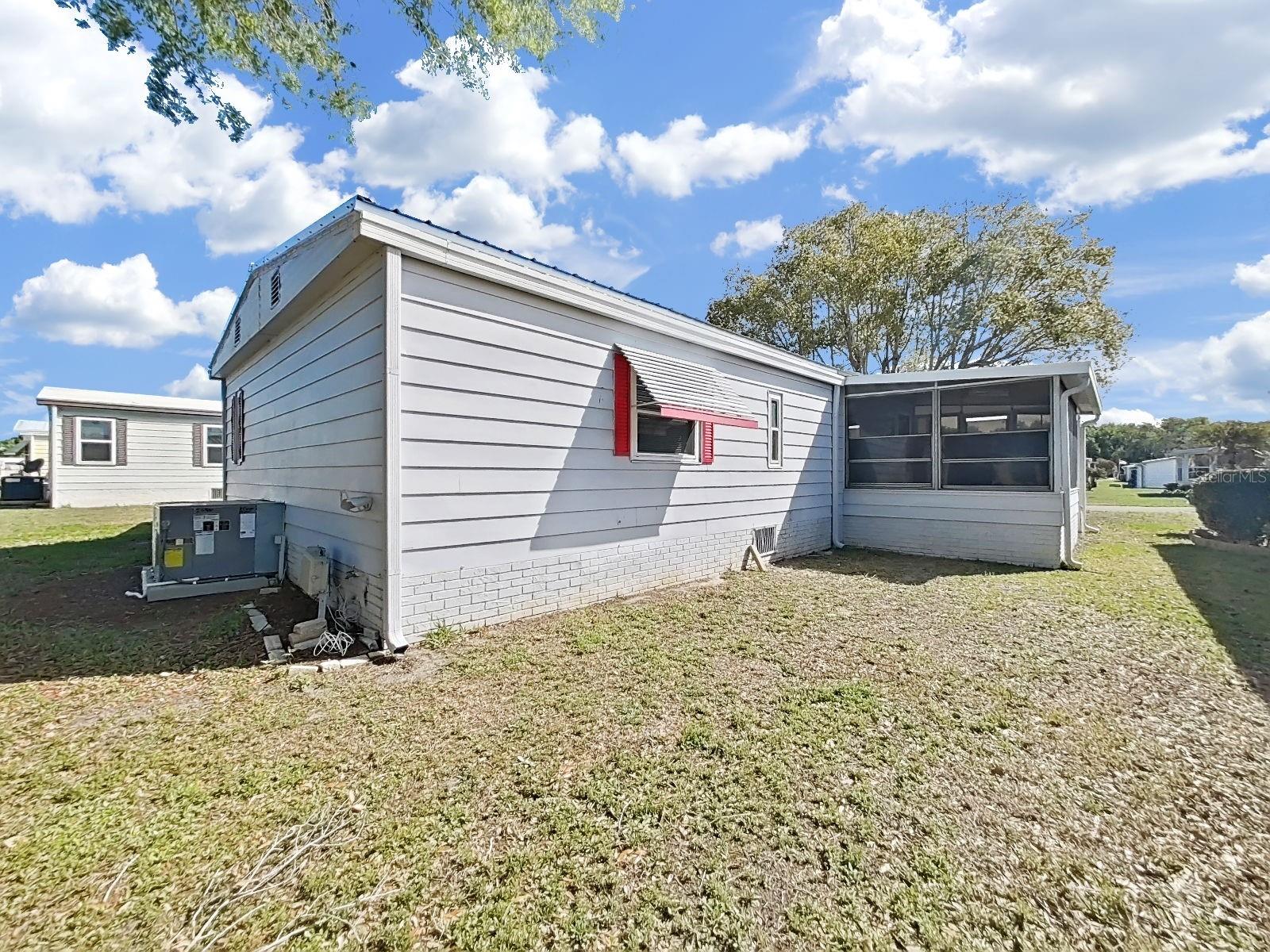 Image 4 of 39 For 4925 Foxwood Lake Dr