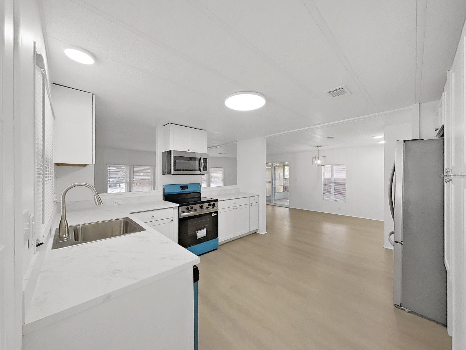 Image 9 of 39 For 4925 Foxwood Lake Dr