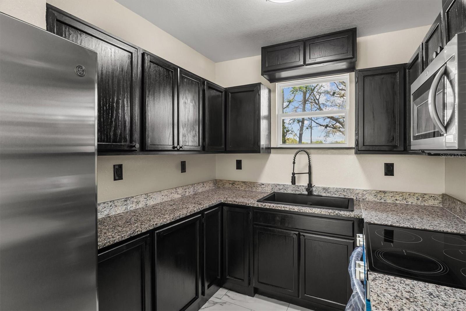 Image 18 of 33 For 2000 19th Street