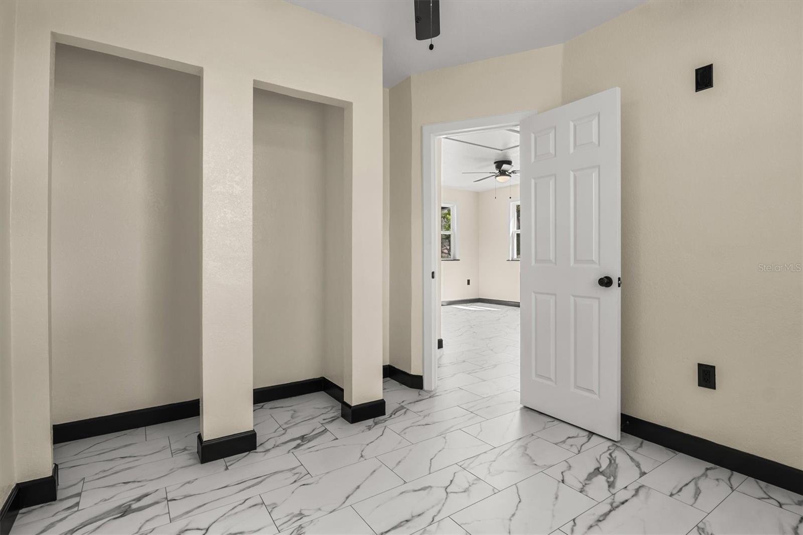 Image 24 of 33 For 2000 19th Street