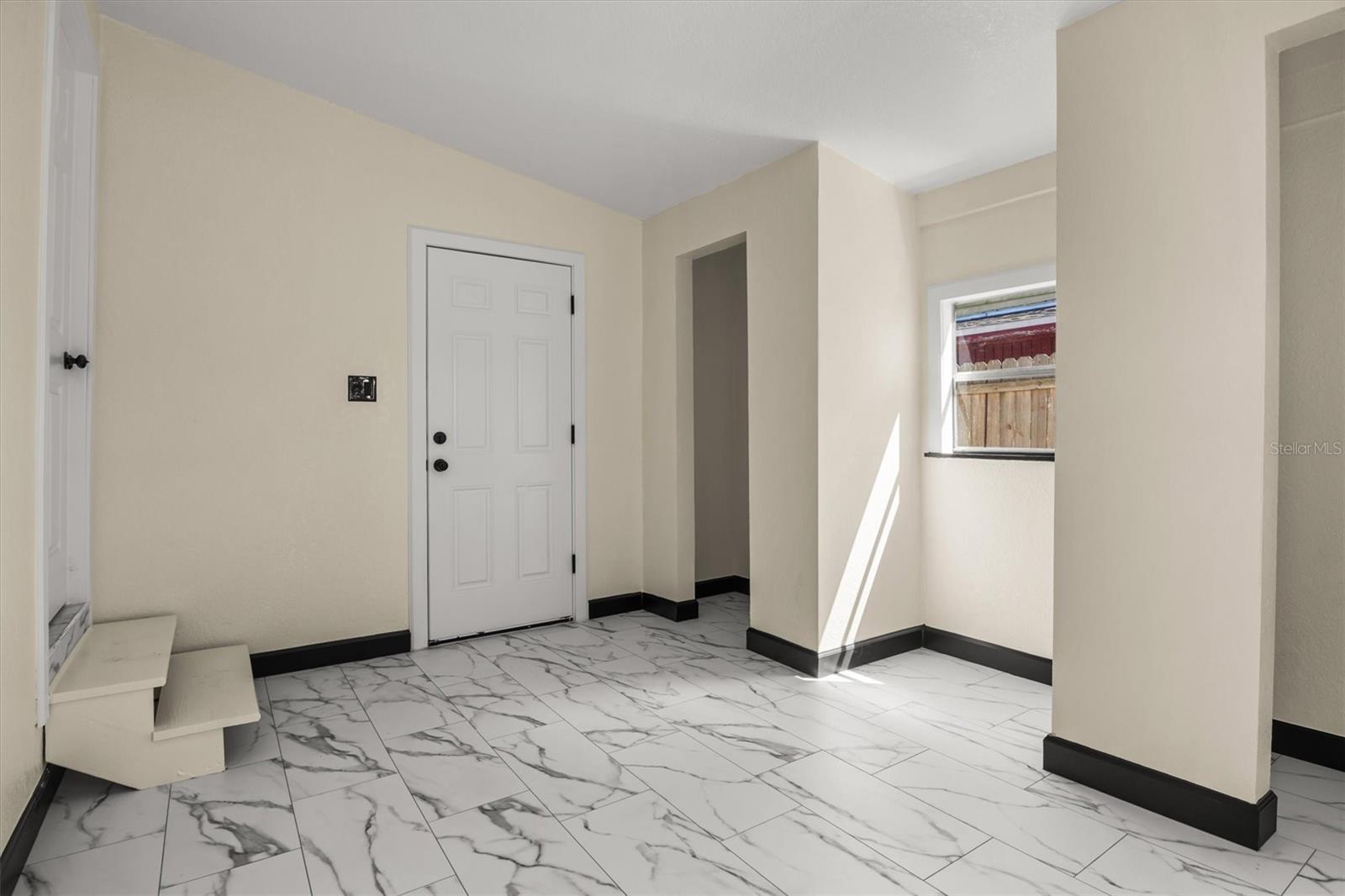 Image 27 of 33 For 2000 19th Street