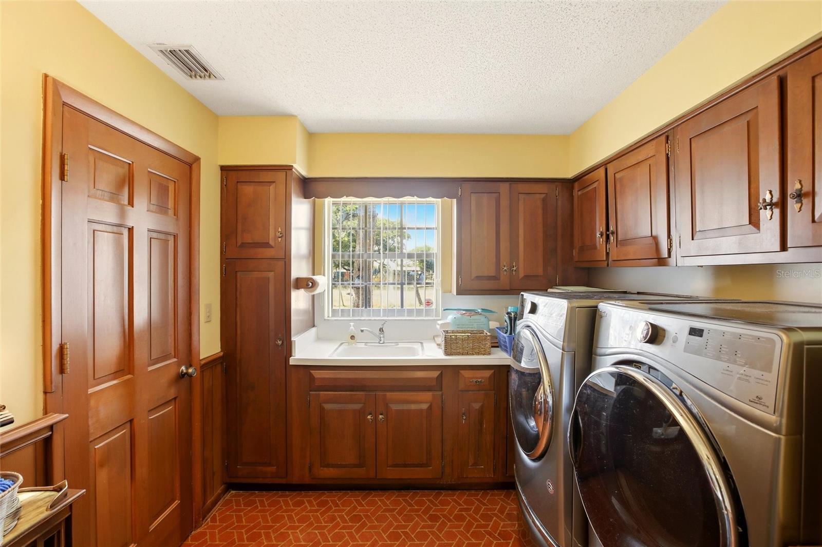 Image 34 of 48 For 3903 Edison Avenue