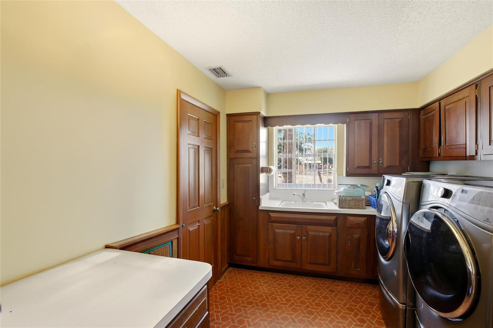 Image 35 of 48 For 3903 Edison Avenue