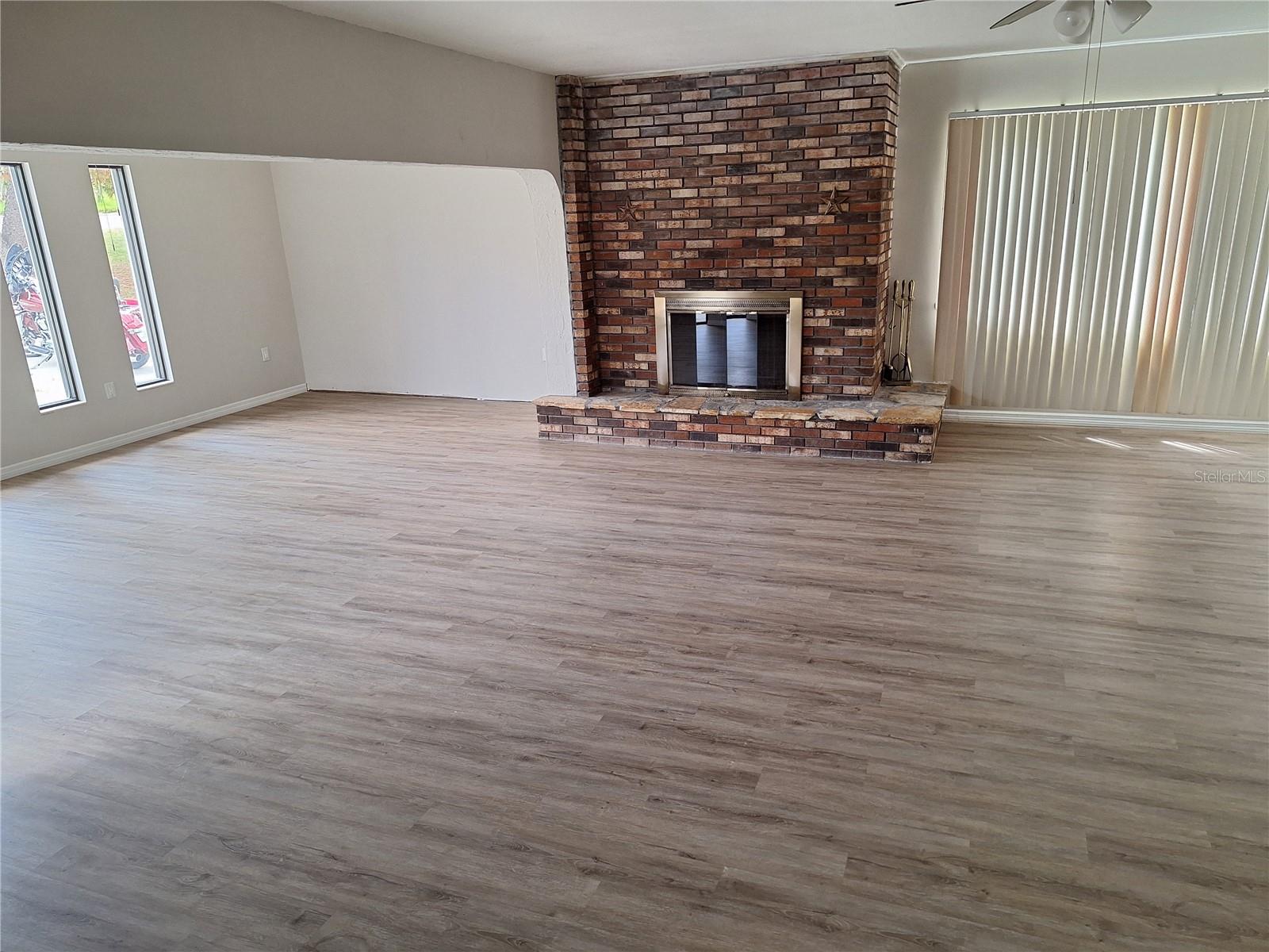 Image 4 of 49 For 1147 Circle Drive