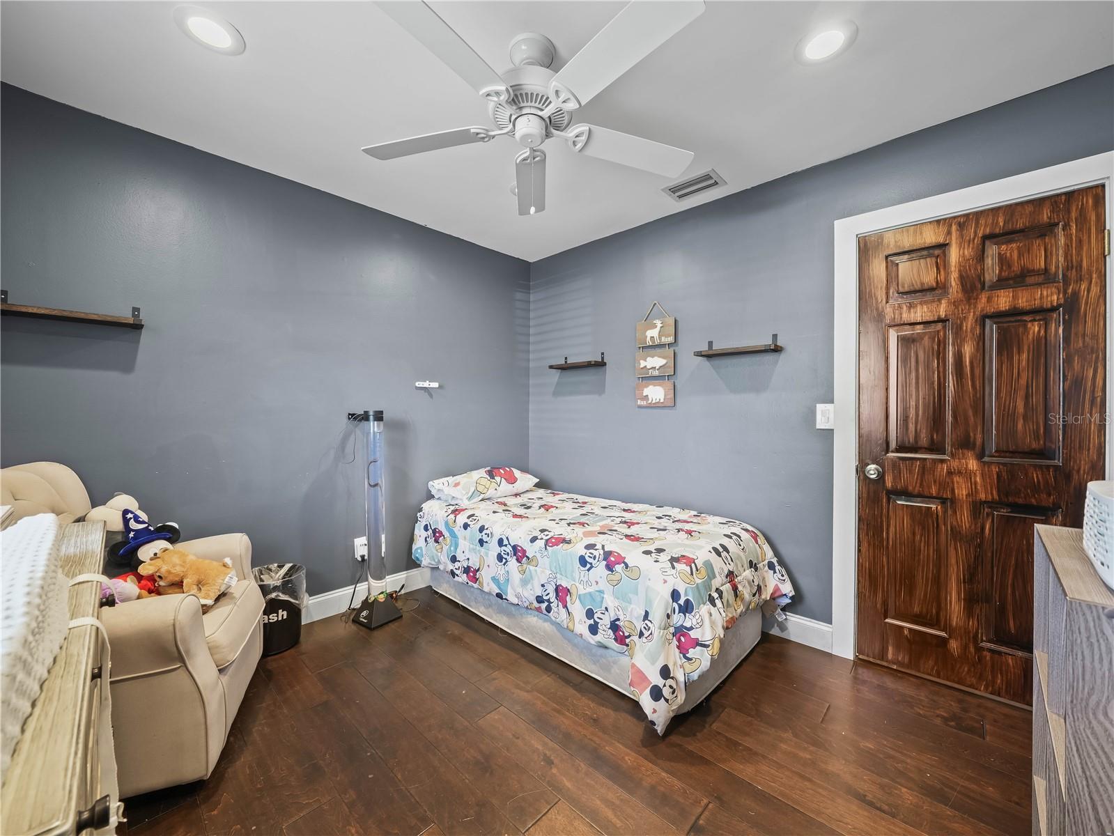 Image 13 of 26 For 828 Brentwood Drive