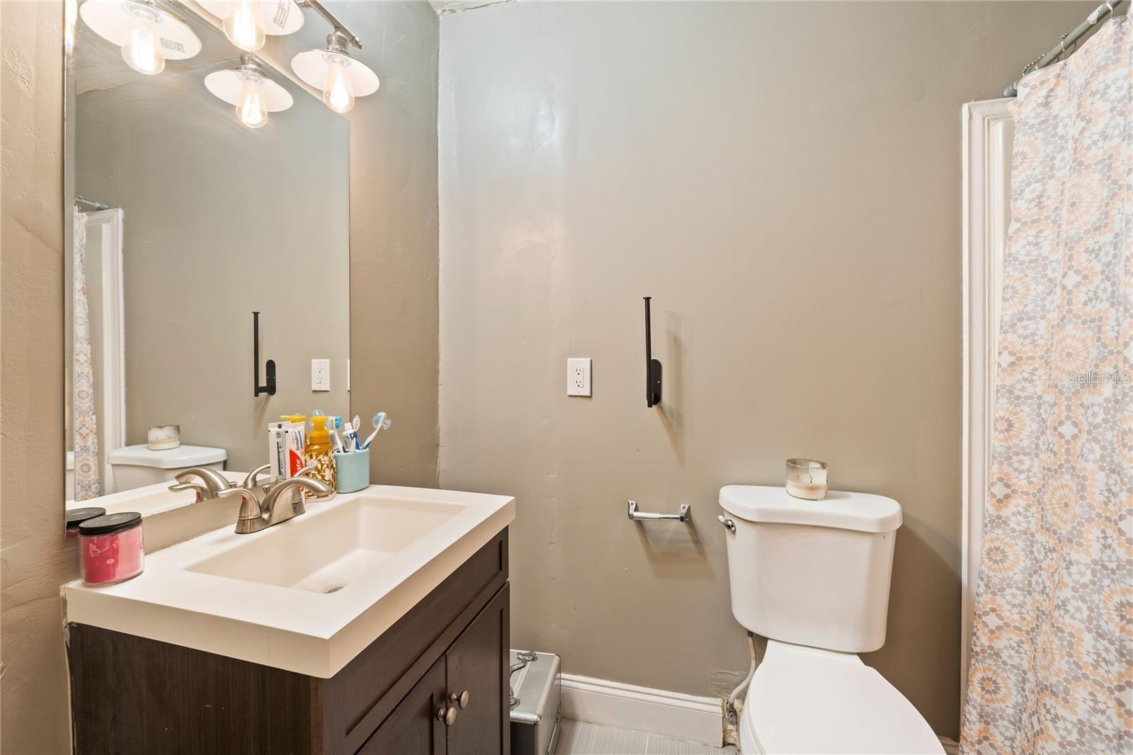 Image 17 of 26 For 828 Brentwood Drive