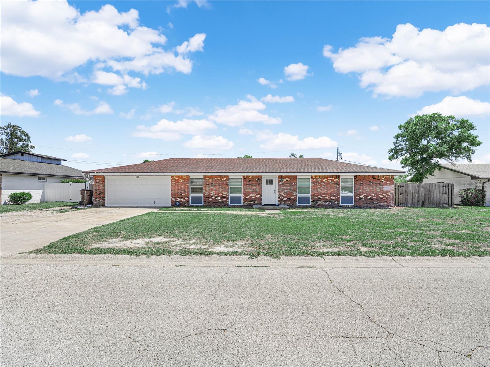 Image 2 of 26 For 828 Brentwood Drive