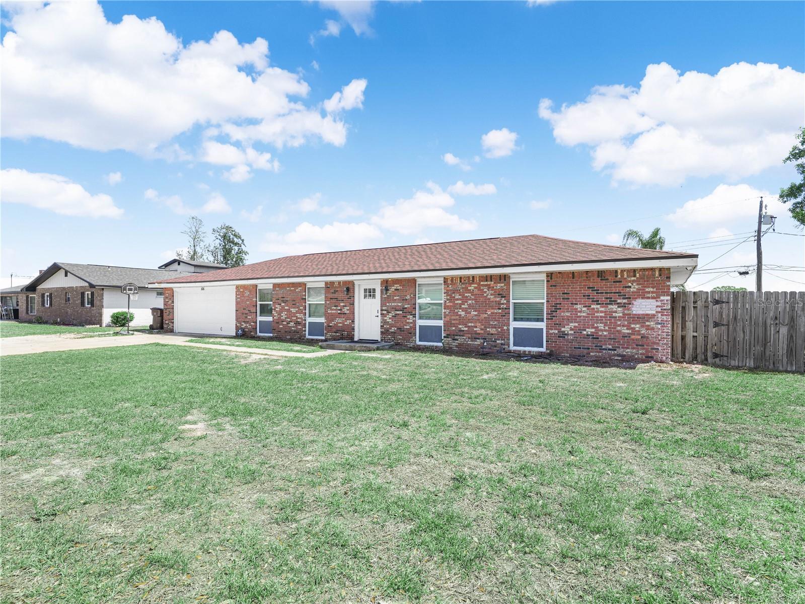 Image 3 of 26 For 828 Brentwood Drive