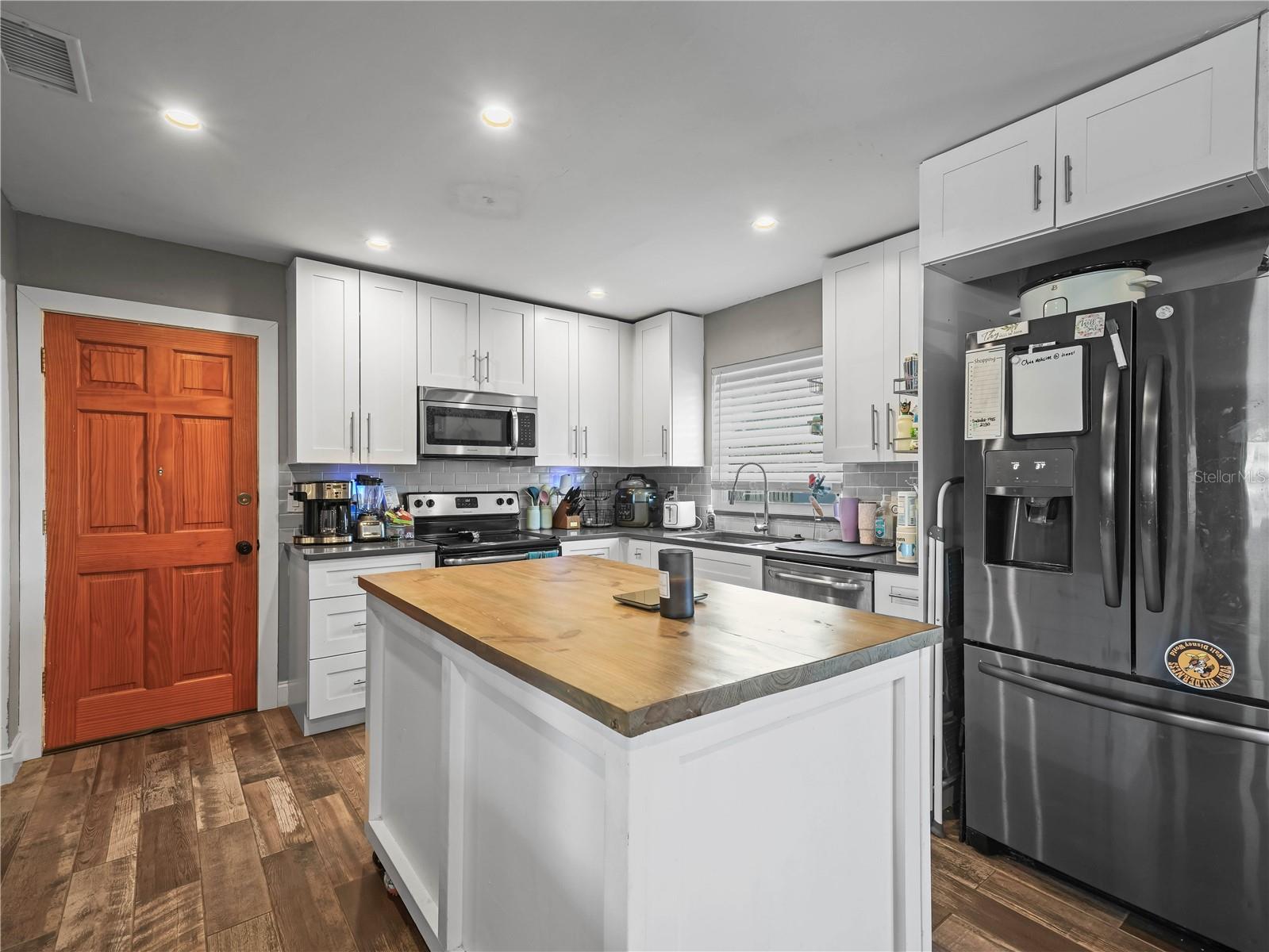 Image 7 of 26 For 828 Brentwood Drive