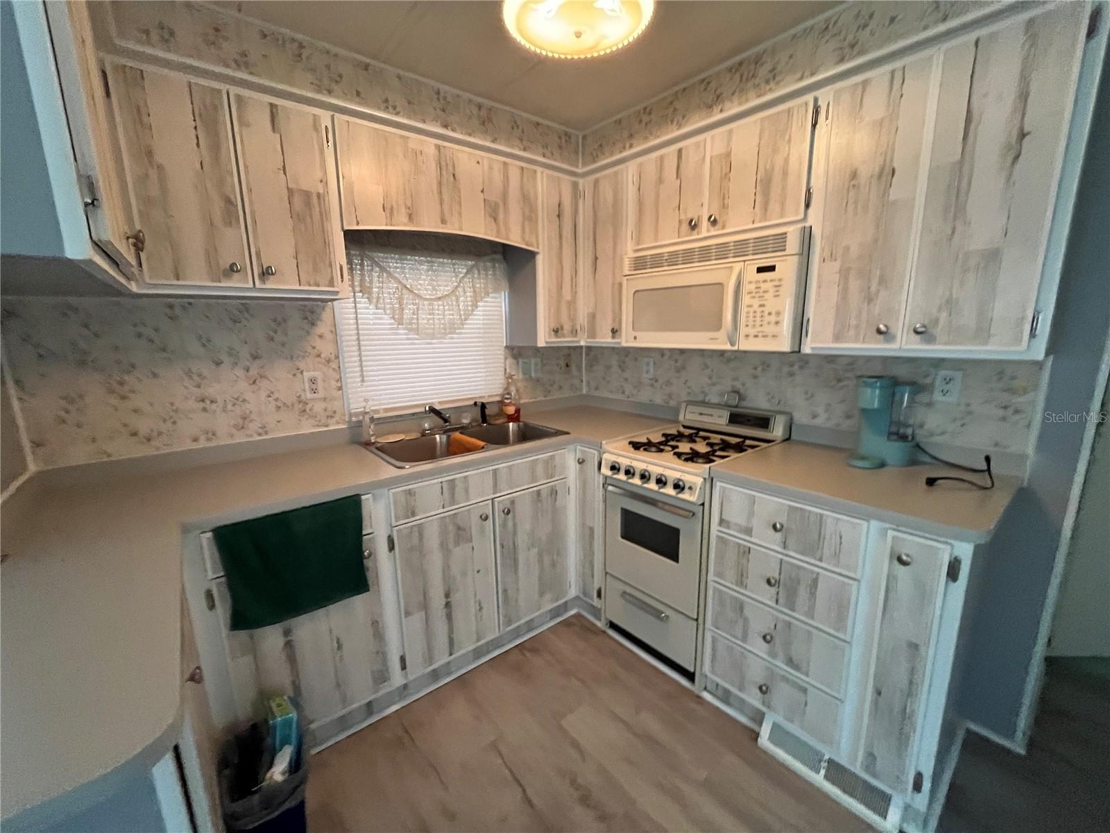 Image 10 of 33 For 7392 International Circle