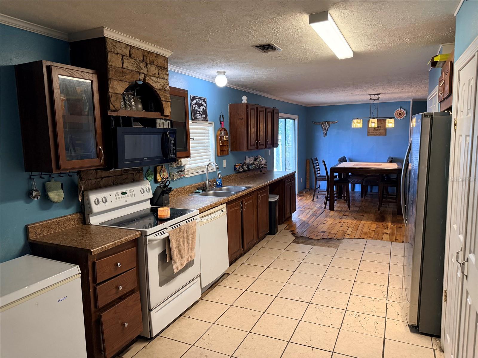 Image 4 of 18 For 9134 Samaritan Avenue