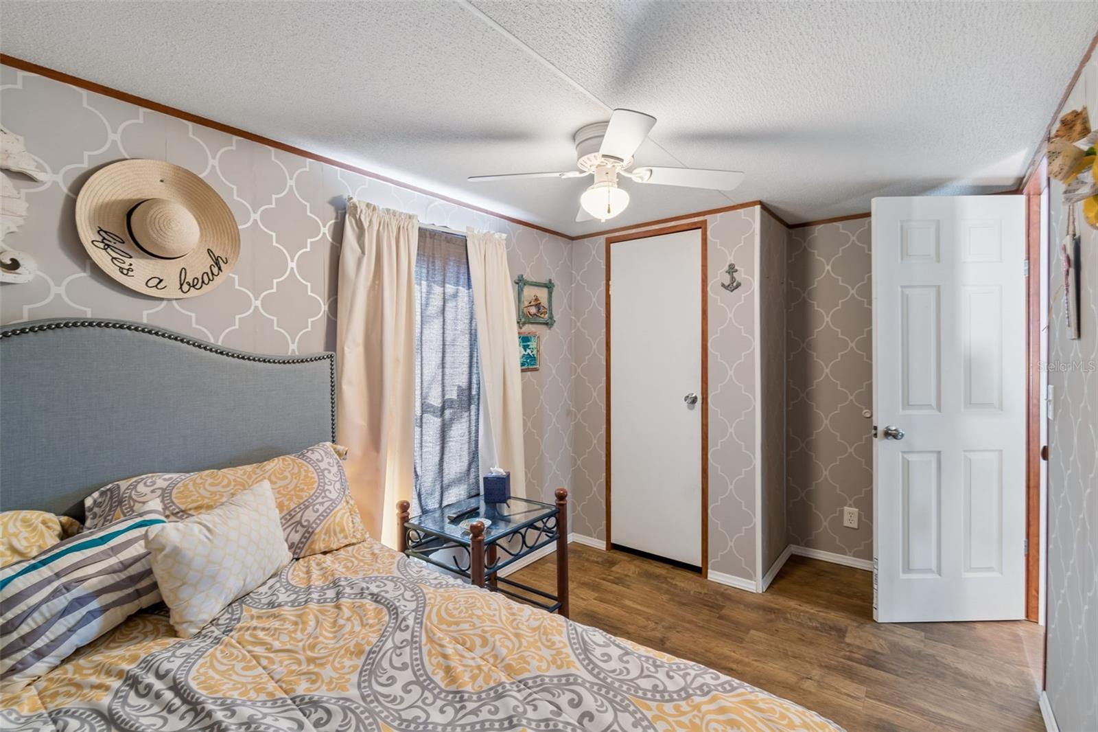 Image 19 of 29 For 1 Candlelight Loop