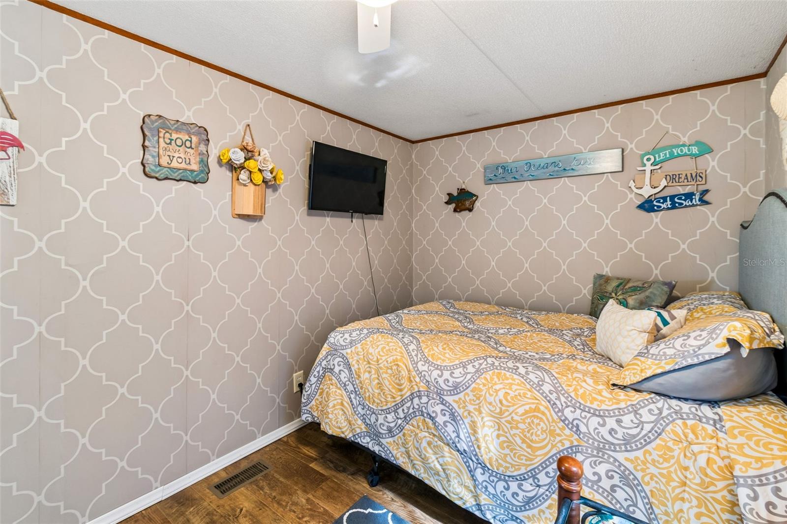 Image 20 of 29 For 1 Candlelight Loop