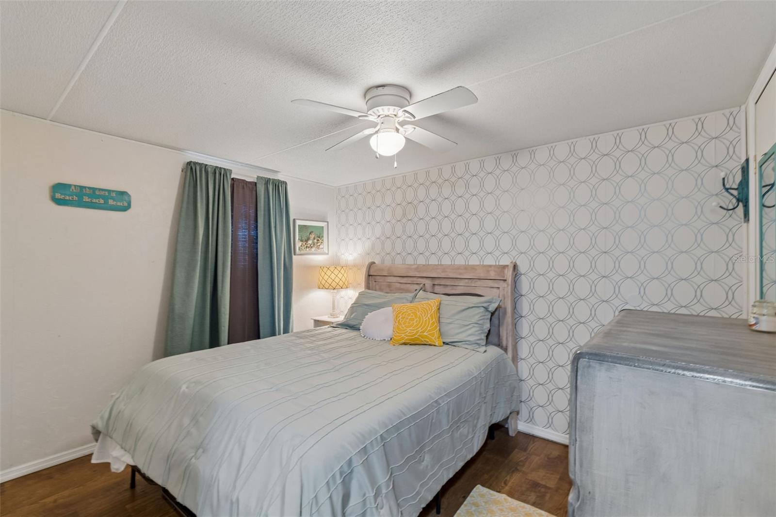 Image 24 of 29 For 1 Candlelight Loop