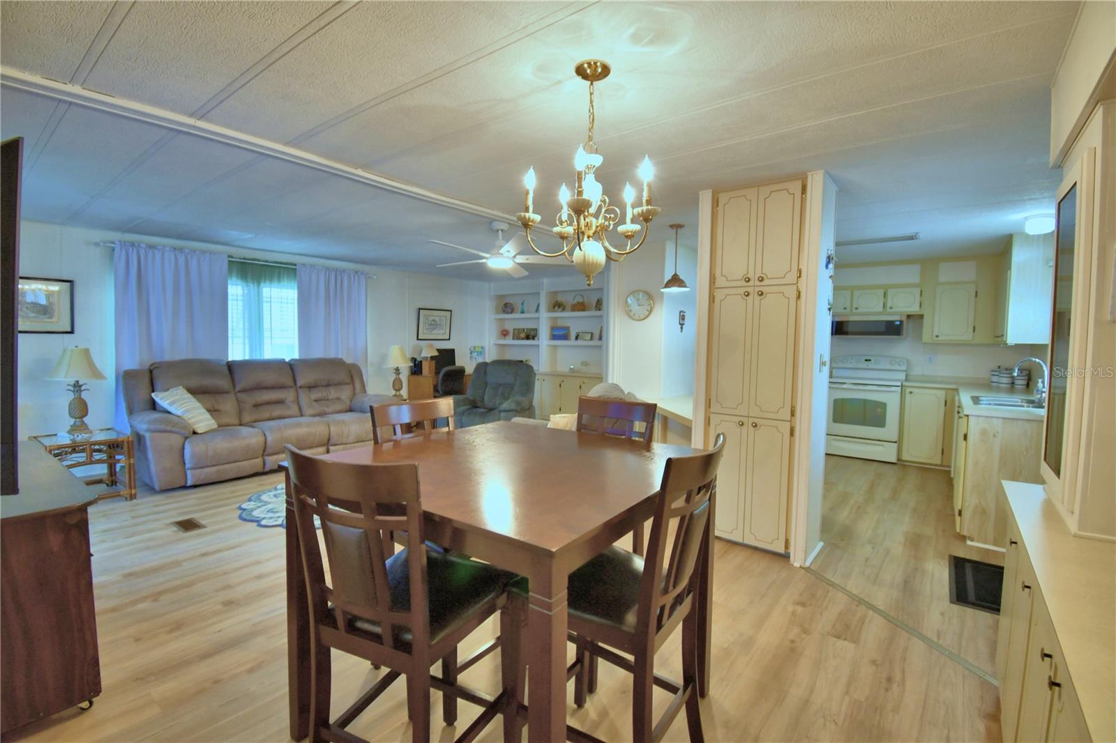 Image 18 of 63 For 6773 Brentwood Drive Ne