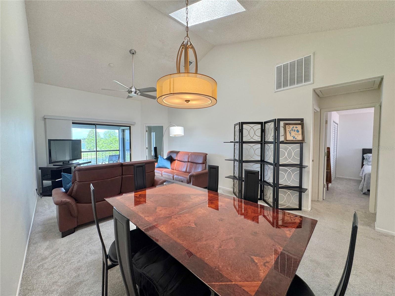 Image 5 of 48 For 715 Magnolia Place