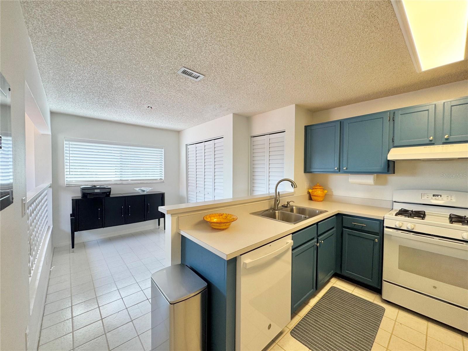 Image 7 of 48 For 715 Magnolia Place