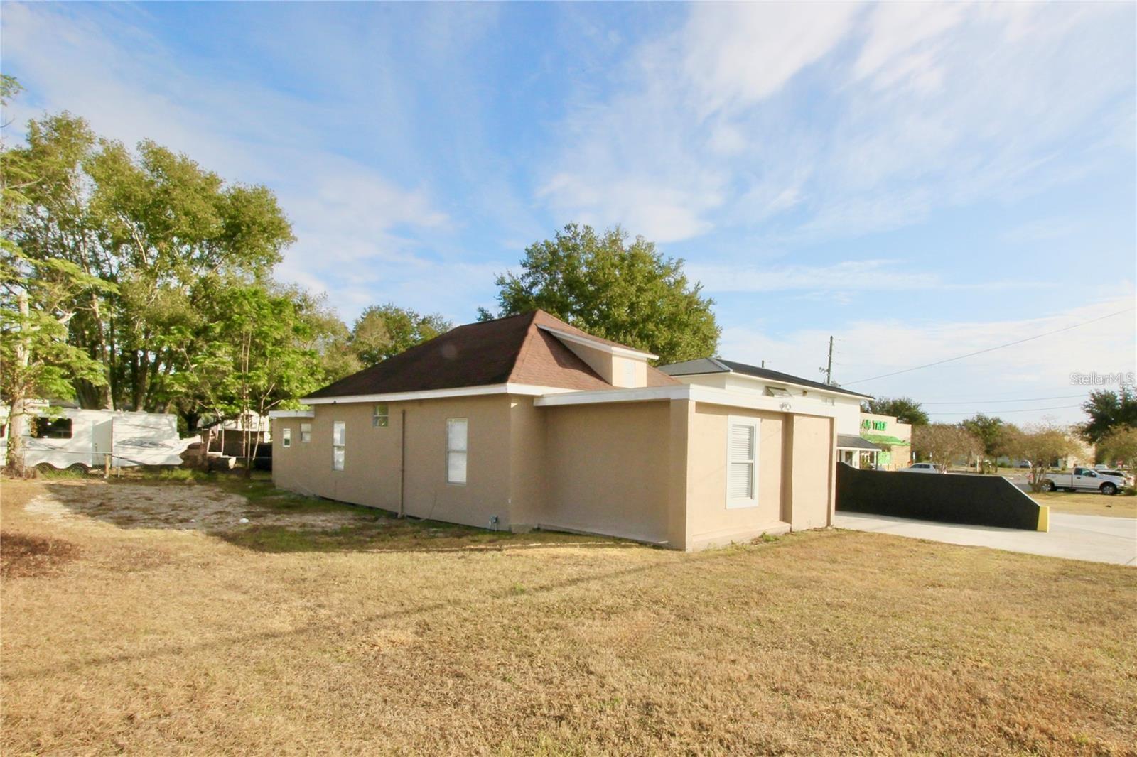 Image 21 of 28 For 610 Dundee Road 1