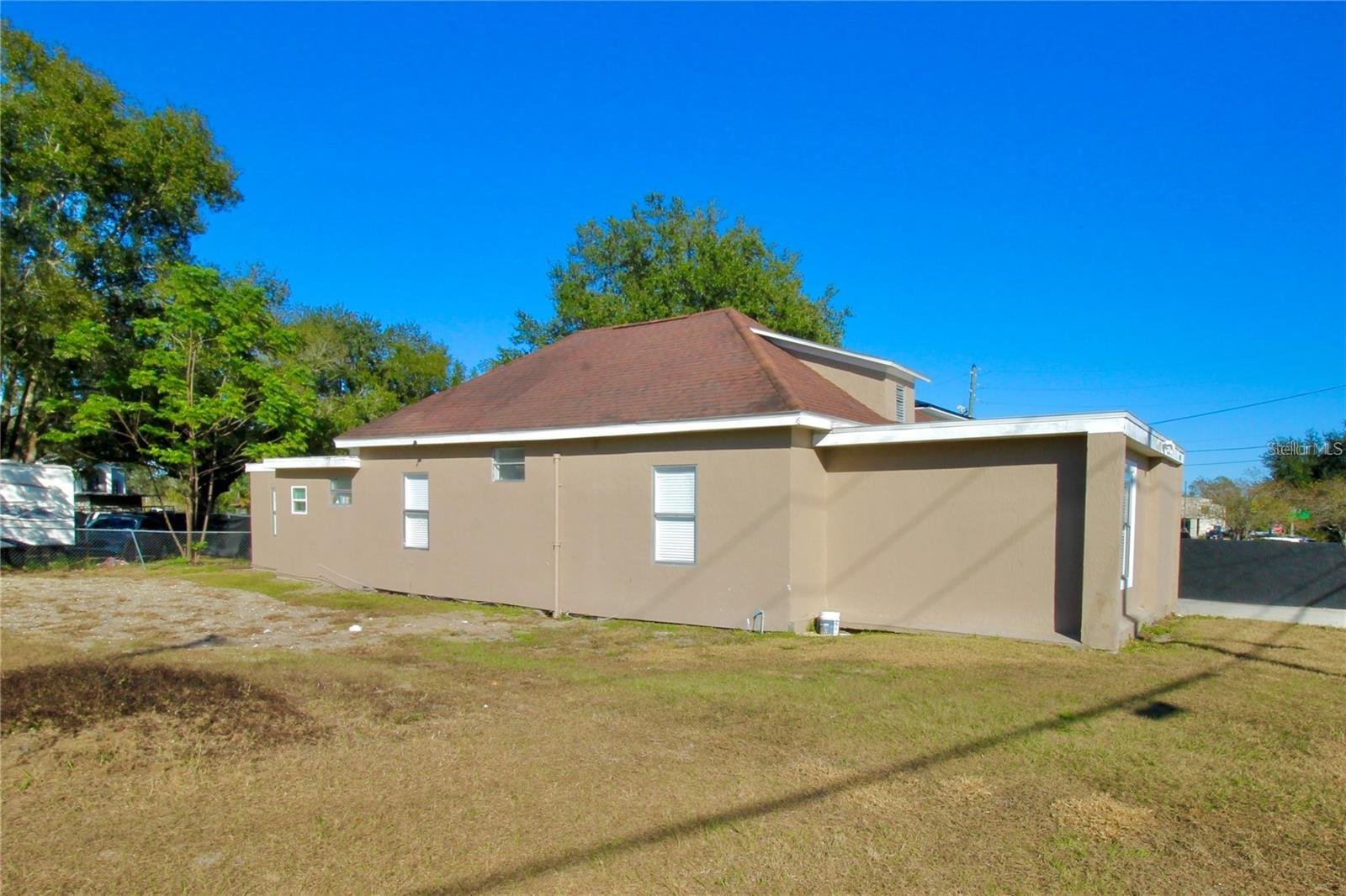 Image 23 of 28 For 610 Dundee Road 1